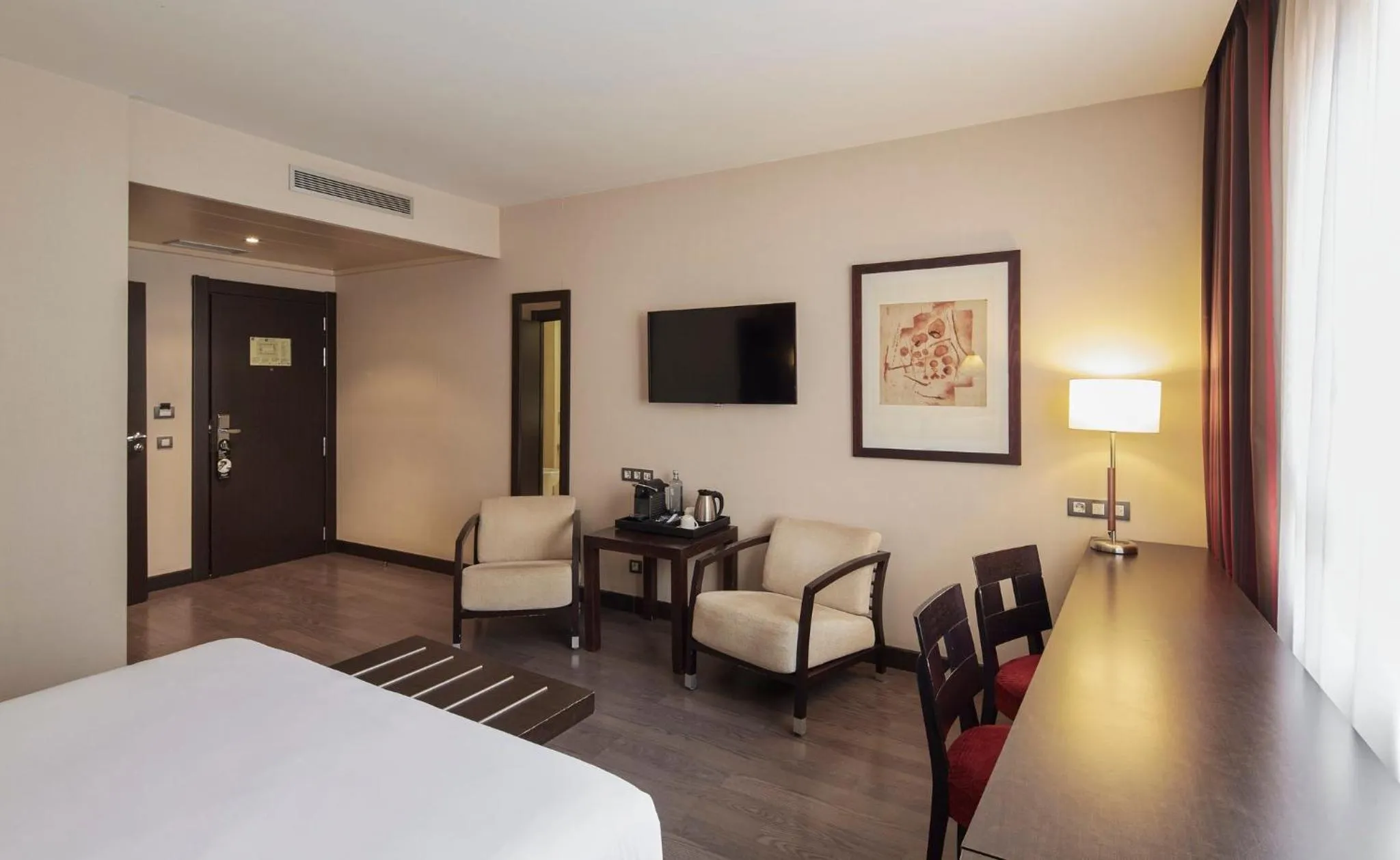 Photo of the whole room, Bed in Sercotel Sant Boi