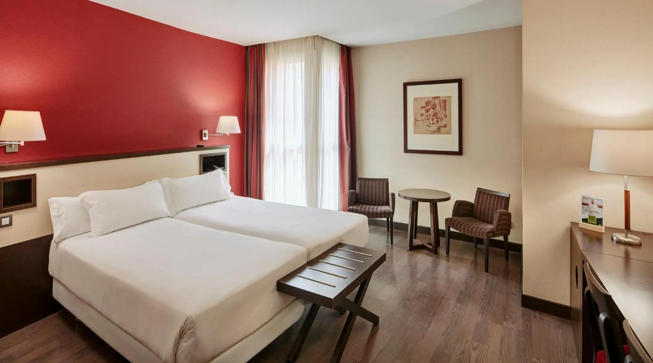 Photo of the whole room, Bed in Sercotel Sant Boi