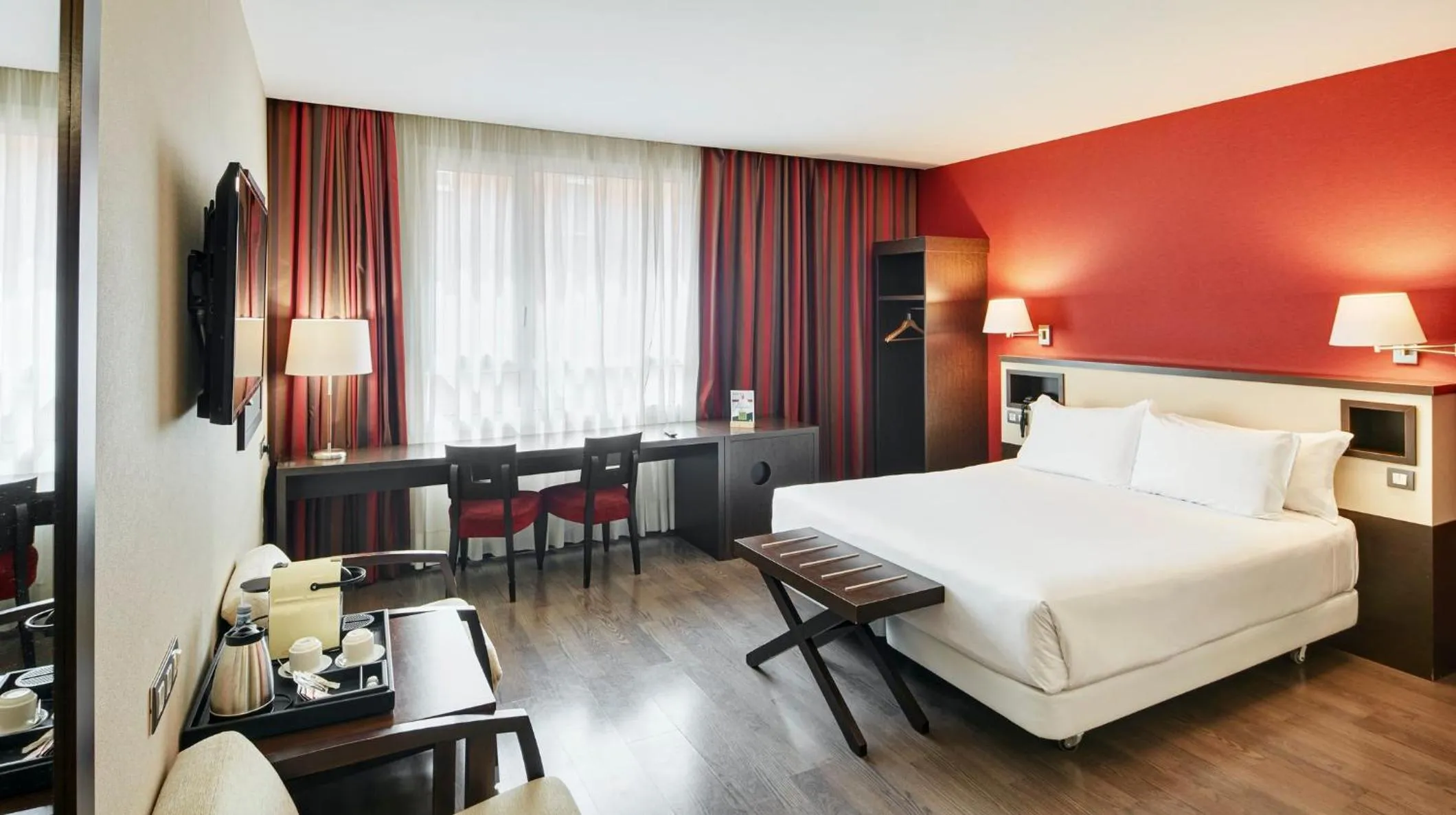 Photo of the whole room, Bed in Sercotel Sant Boi