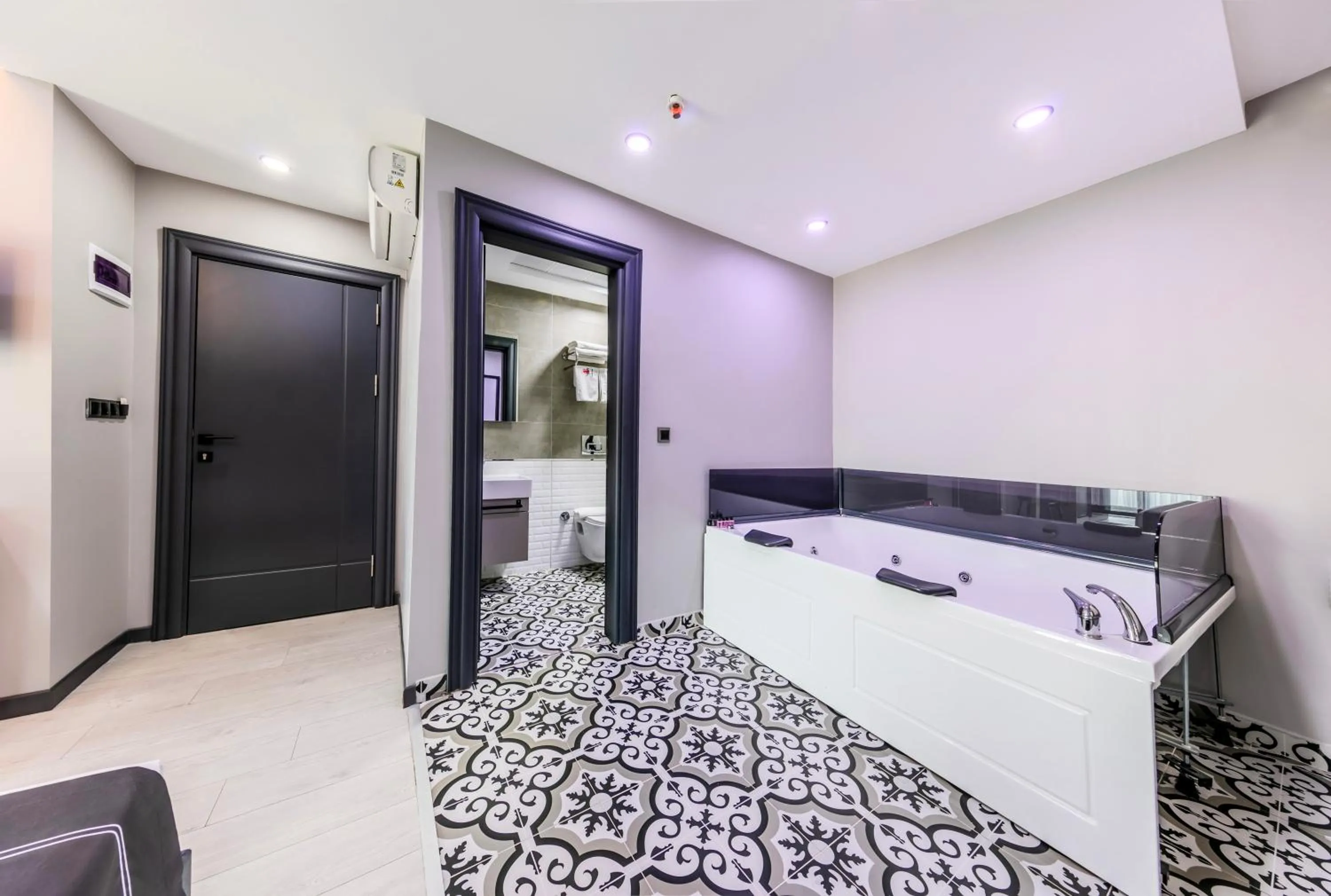 Photo of the whole room, Bed in Intercity Hotel Istanbul Airport