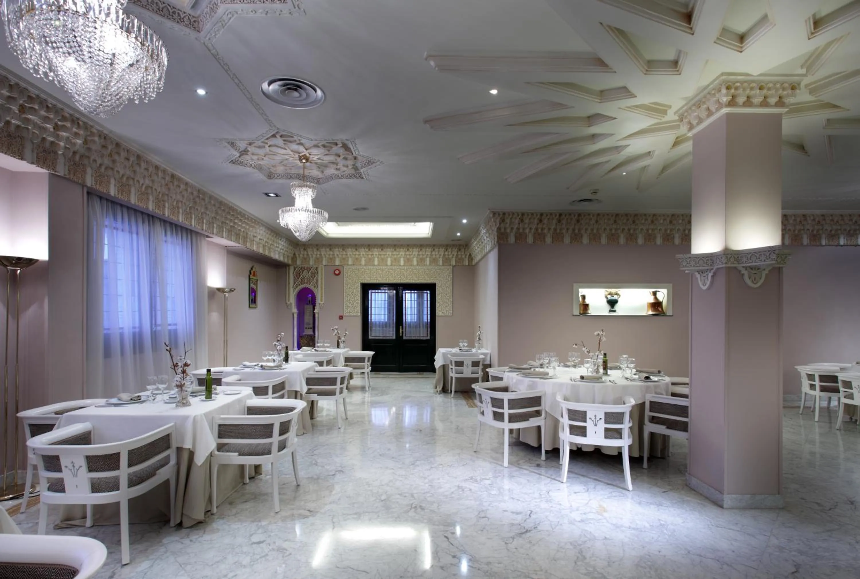Restaurant/places to eat in Hotel Abades Benacazon