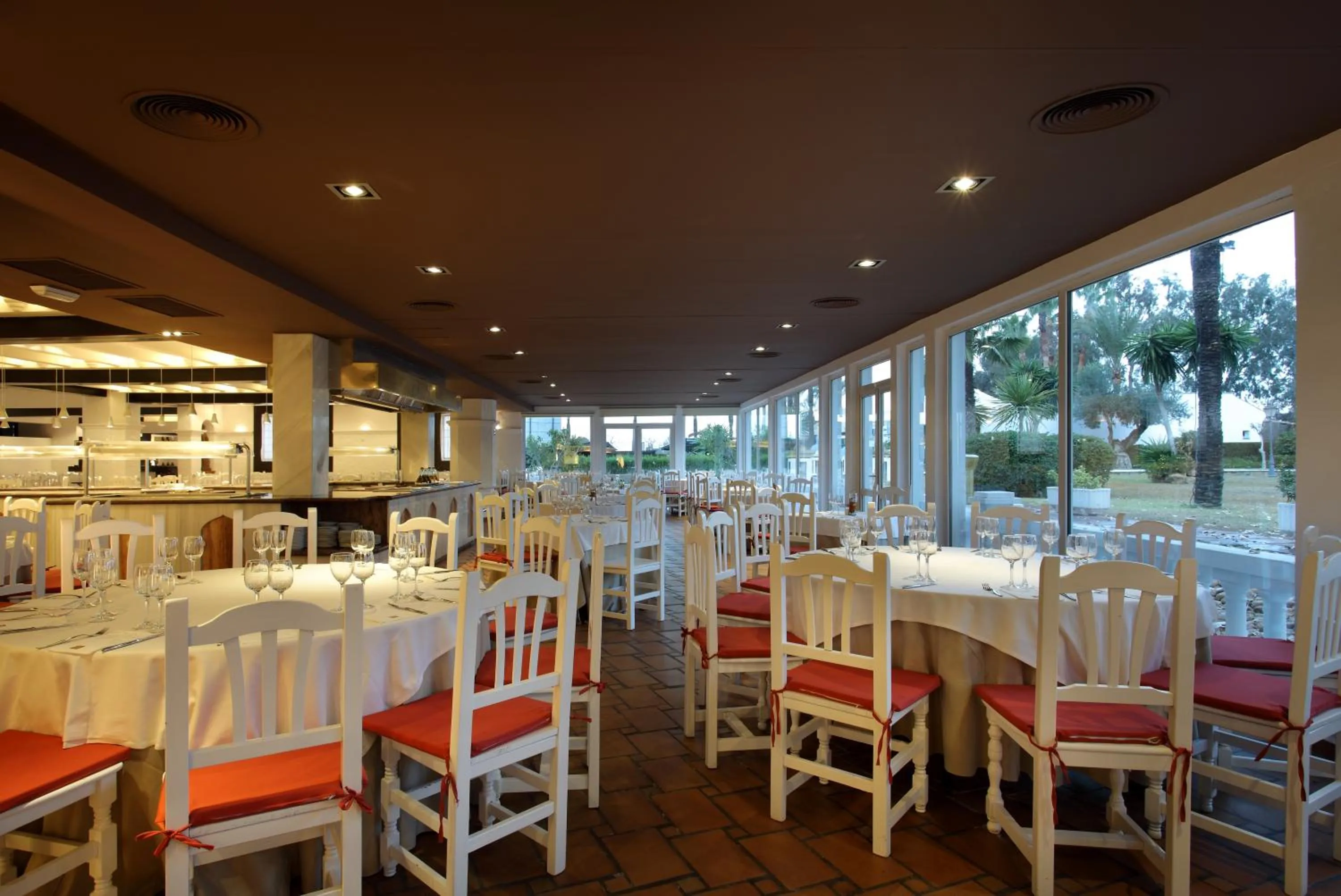 Restaurant/places to eat in Hotel Abades Benacazon