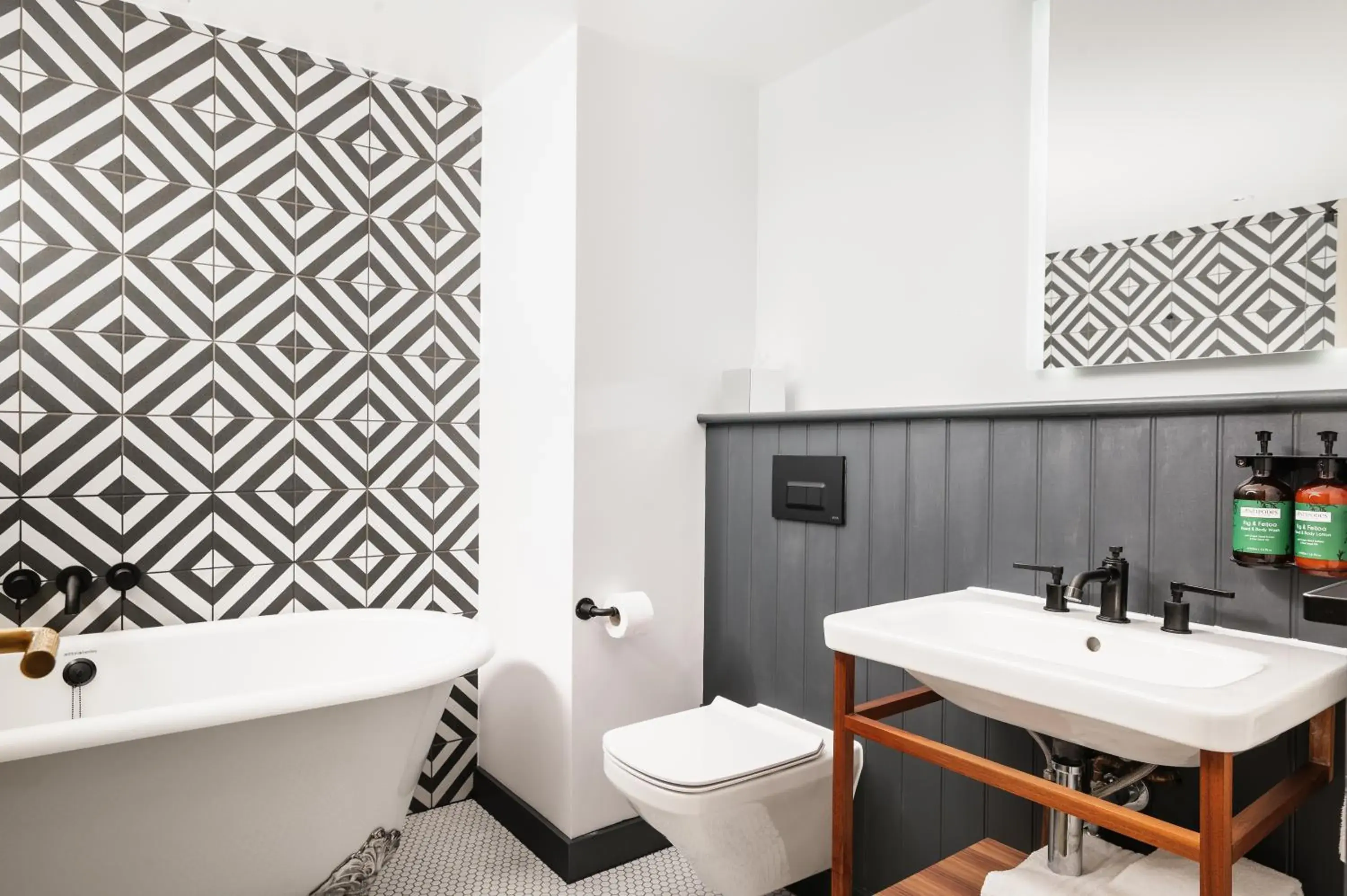 Bathroom in Staybridge Suites Brighton by IHG Bathroom in Staybridge Suites Brighton by IHG