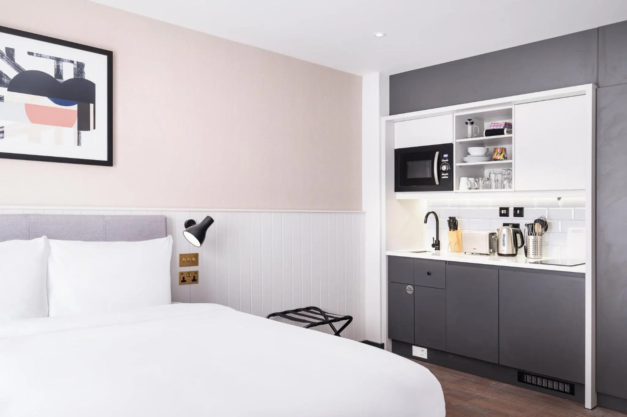 Bedroom, Bed in Staybridge Suites Brighton by IHG