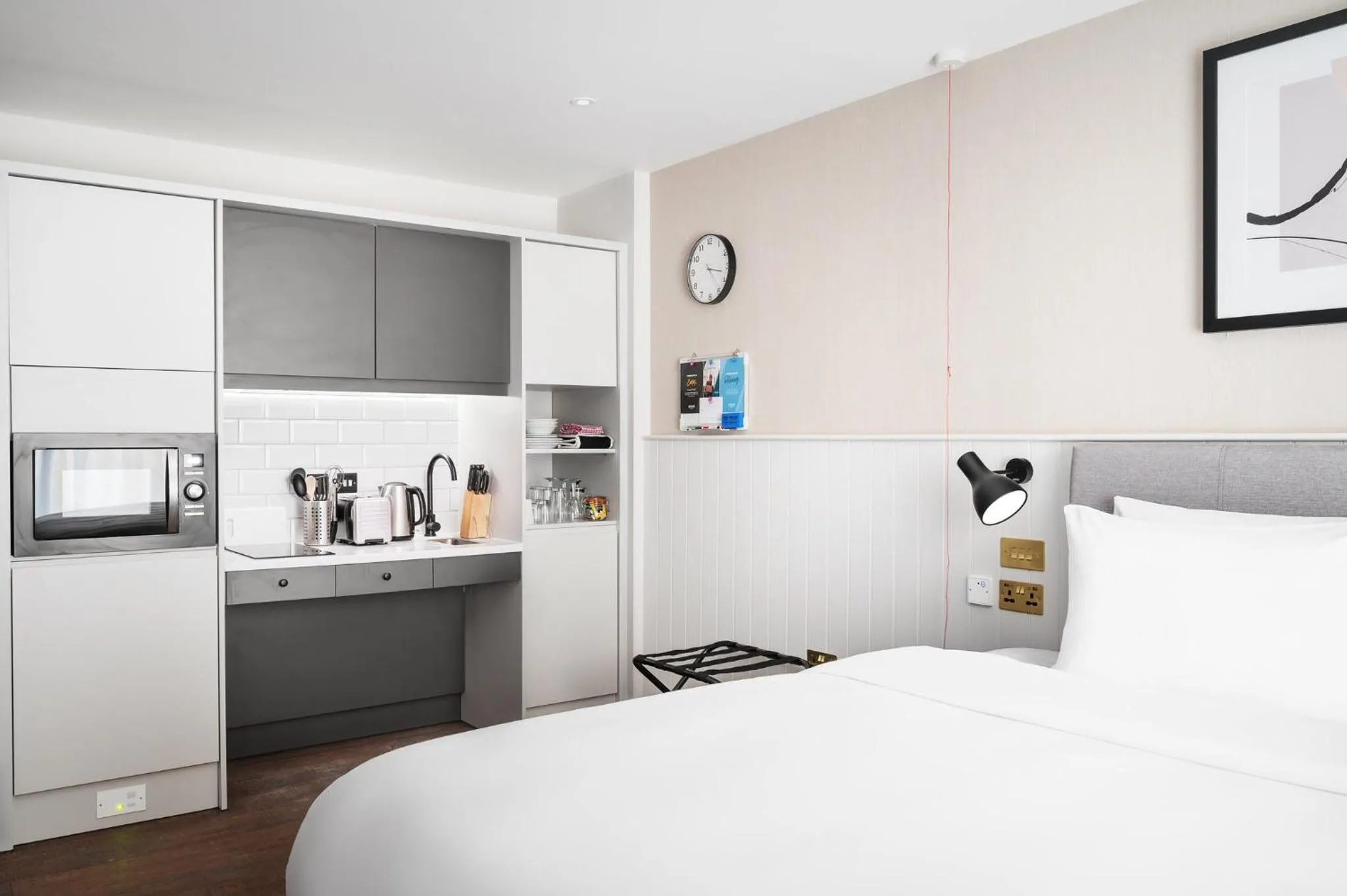 Photo of the whole room, Bed in Staybridge Suites Brighton by IHG