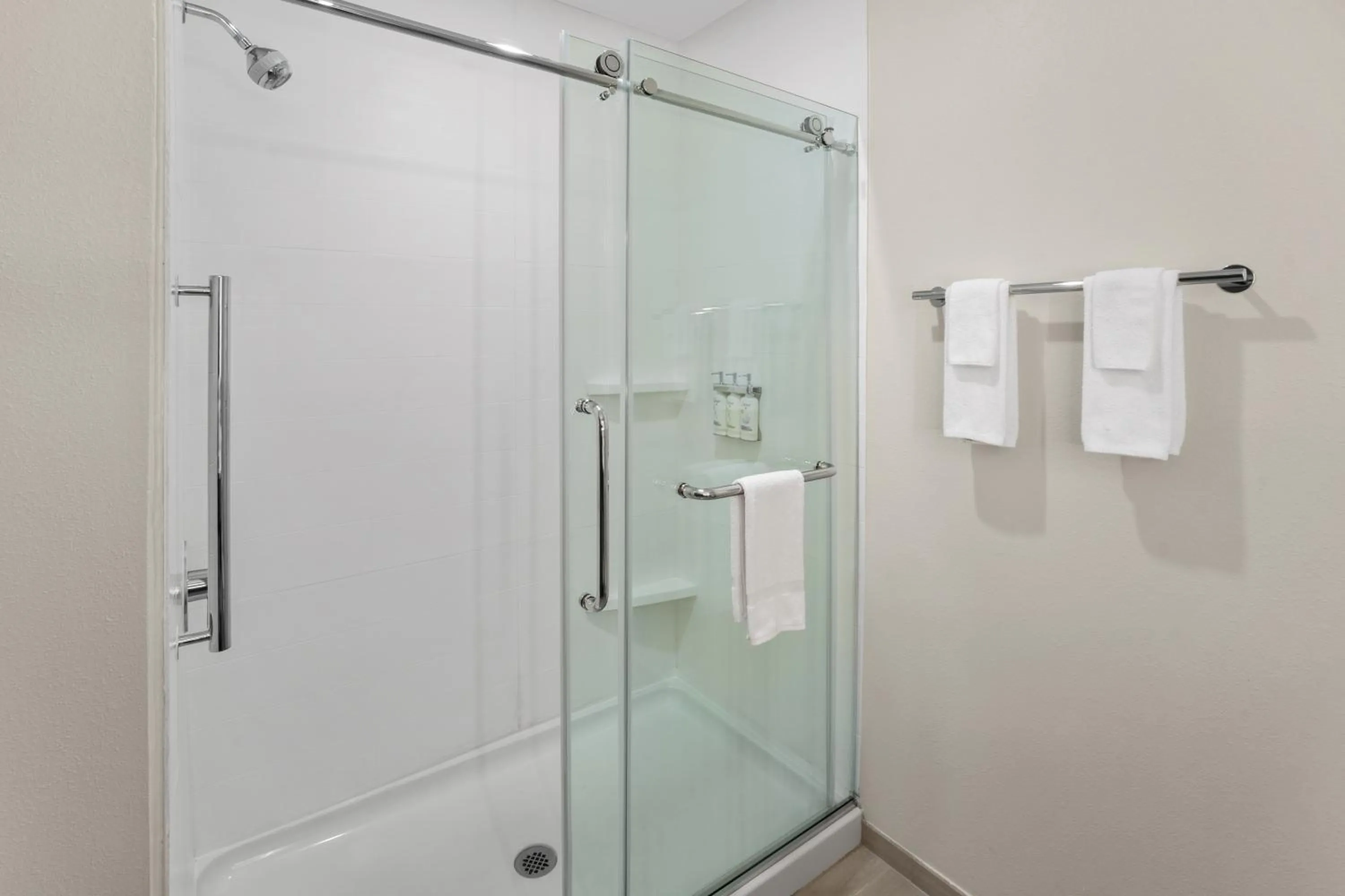 Shower in Holiday Inn Express - Hattiesburg West - Univ Area