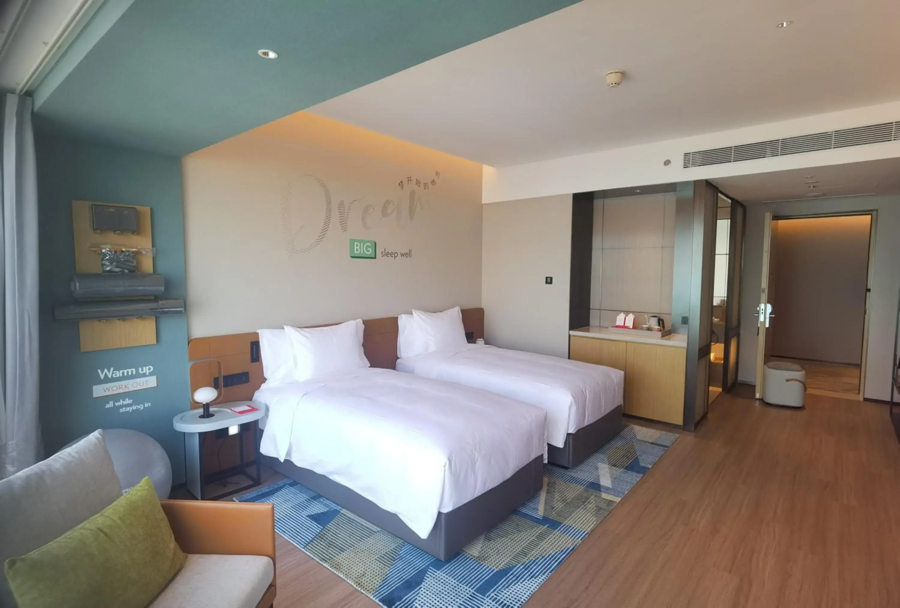 Photo of the whole room, Bed in EVEN Suzhou Grand Canal by IHG Photo of the whole room, Bed in EVEN Suzhou Grand Canal by IHG