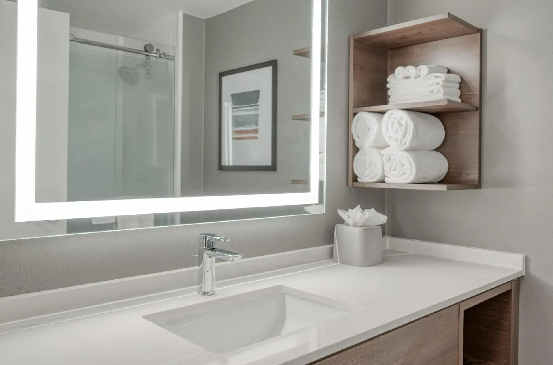 King Studio Suite with Mobility Accessible Roll-In Shower/Non-Smoking in Staybridge Suites Federal Way - Seattle South by IHG King Studio Suite with Mobility Accessible Roll-In Shower/Non-Smoking in Staybridge Suites Federal Way - Seattle South by IHG