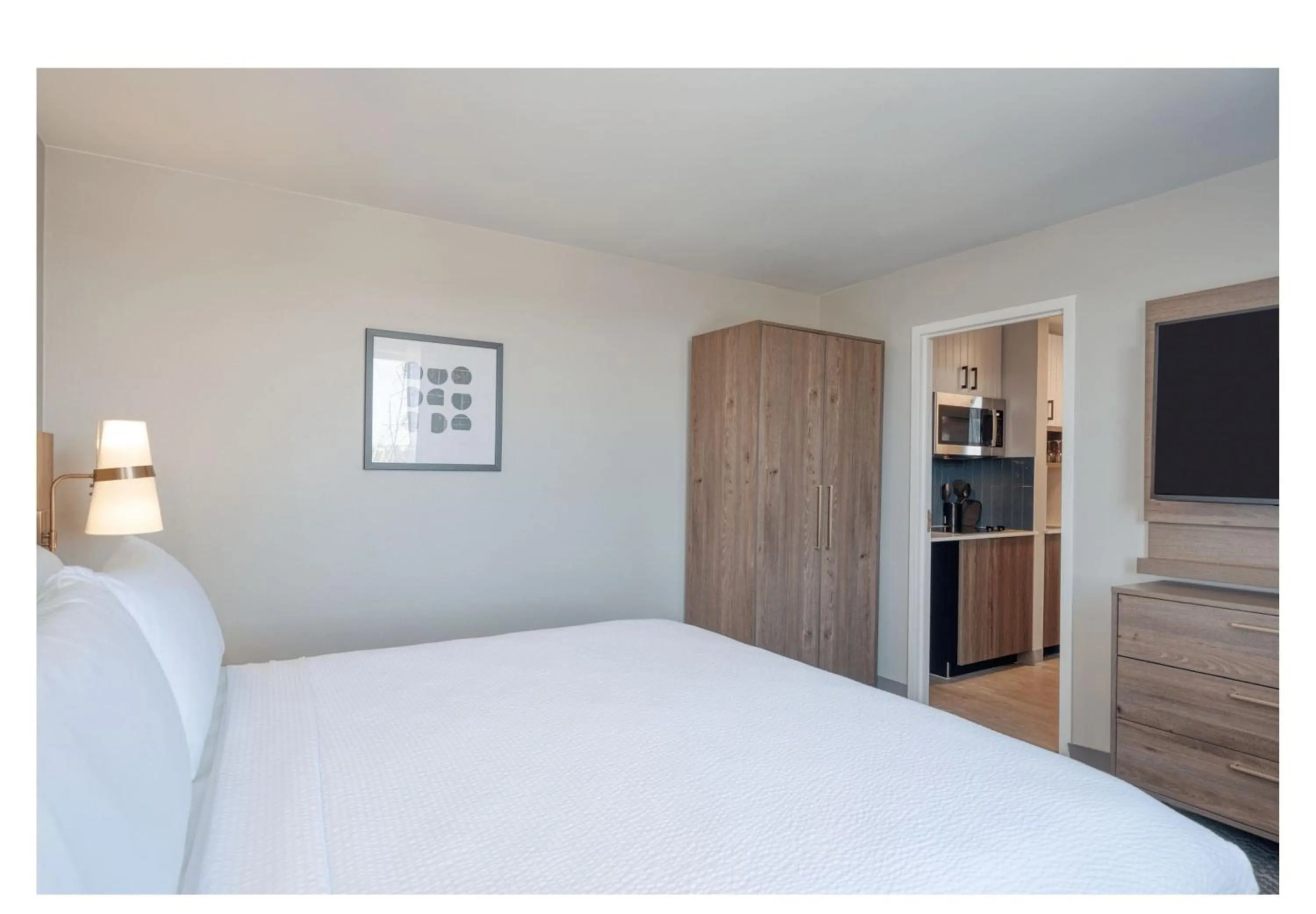 Photo of the whole room, Bed in Staybridge Suites Federal Way - Seattle South by IHG