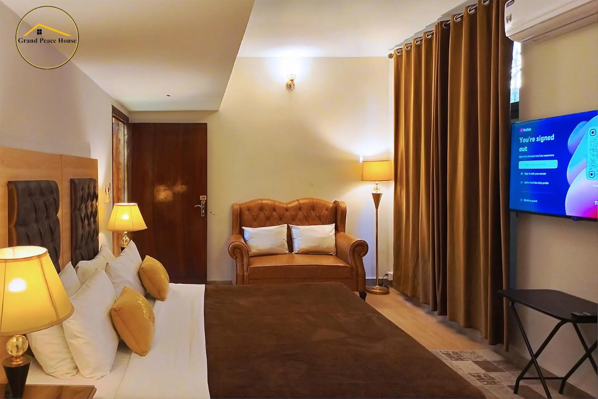 Bed in Grand Peace House II