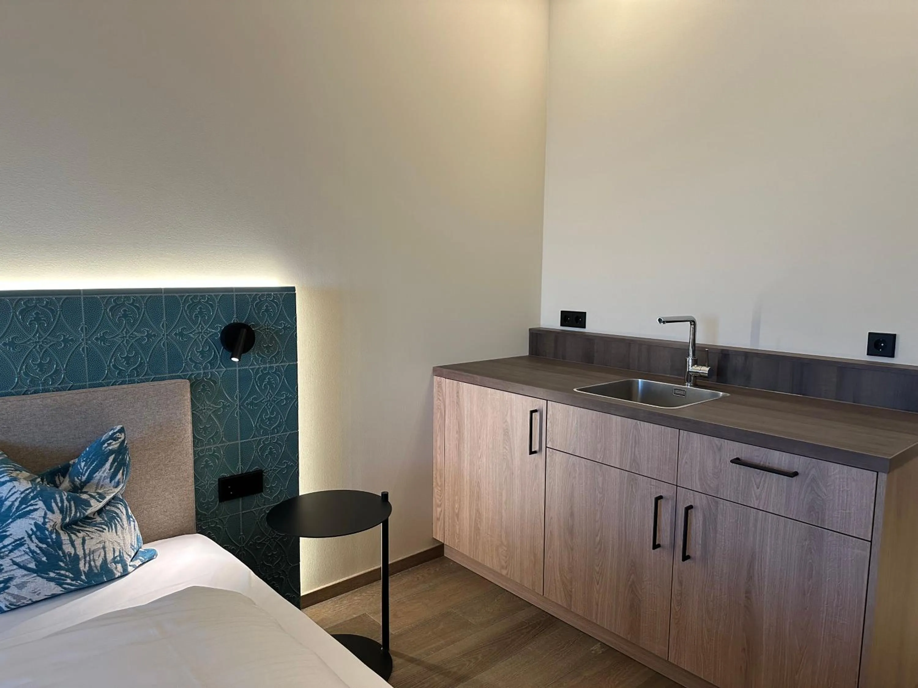 Kitchen or kitchenette, Bed in Hafnerhotel - Das Kachelofen-Wohlfühlhotel