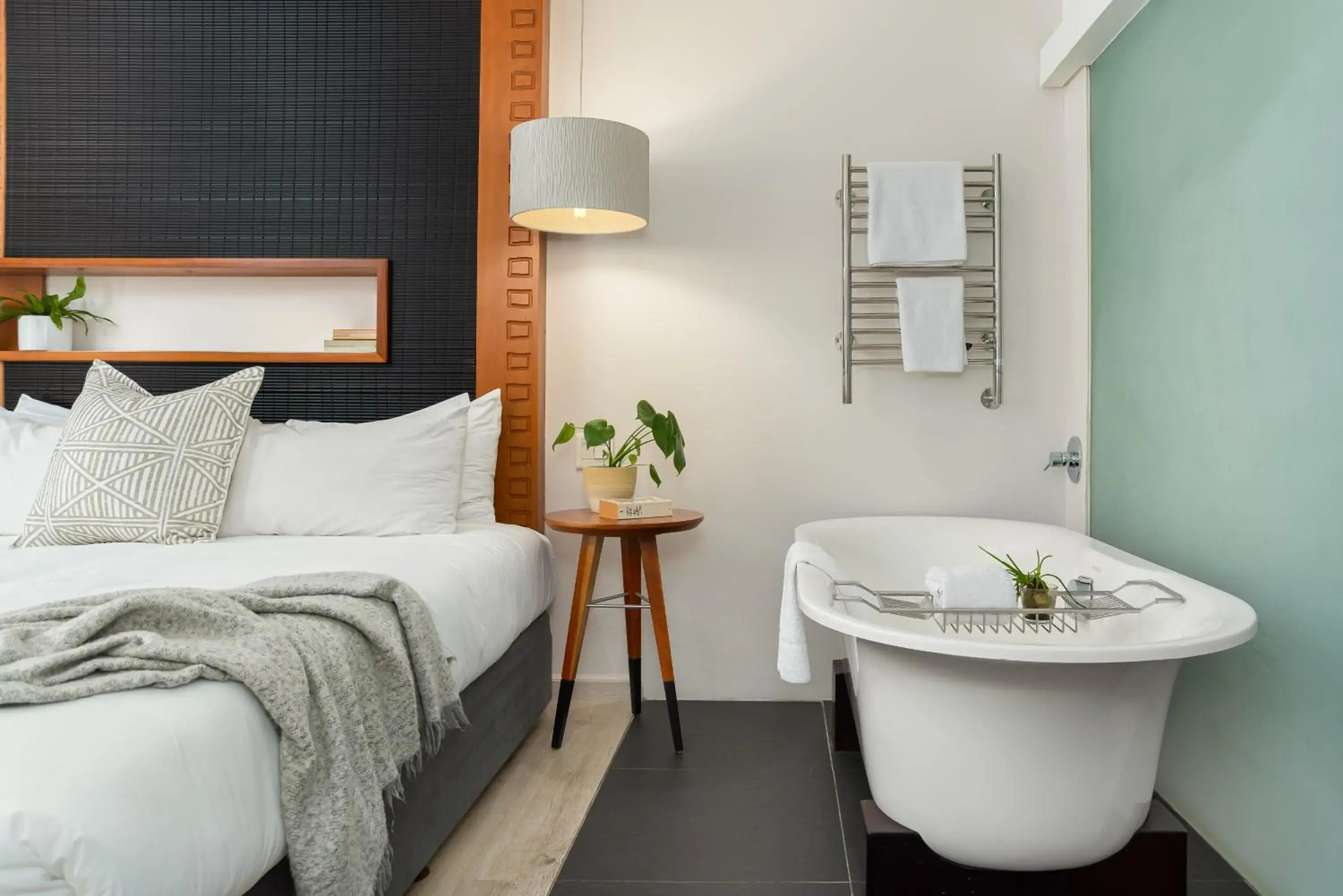 Bed in Neighbourgood East City Bed in Neighbourgood East City