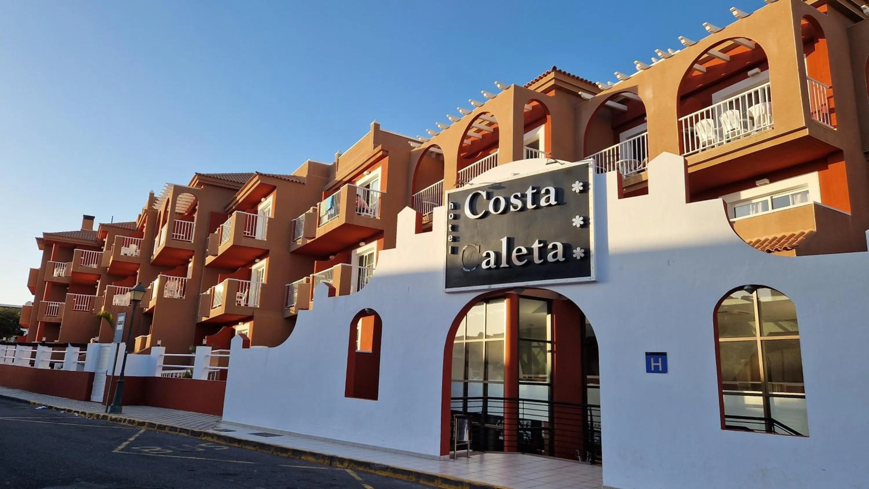 Property building in Hotel Chatur Costa Caleta