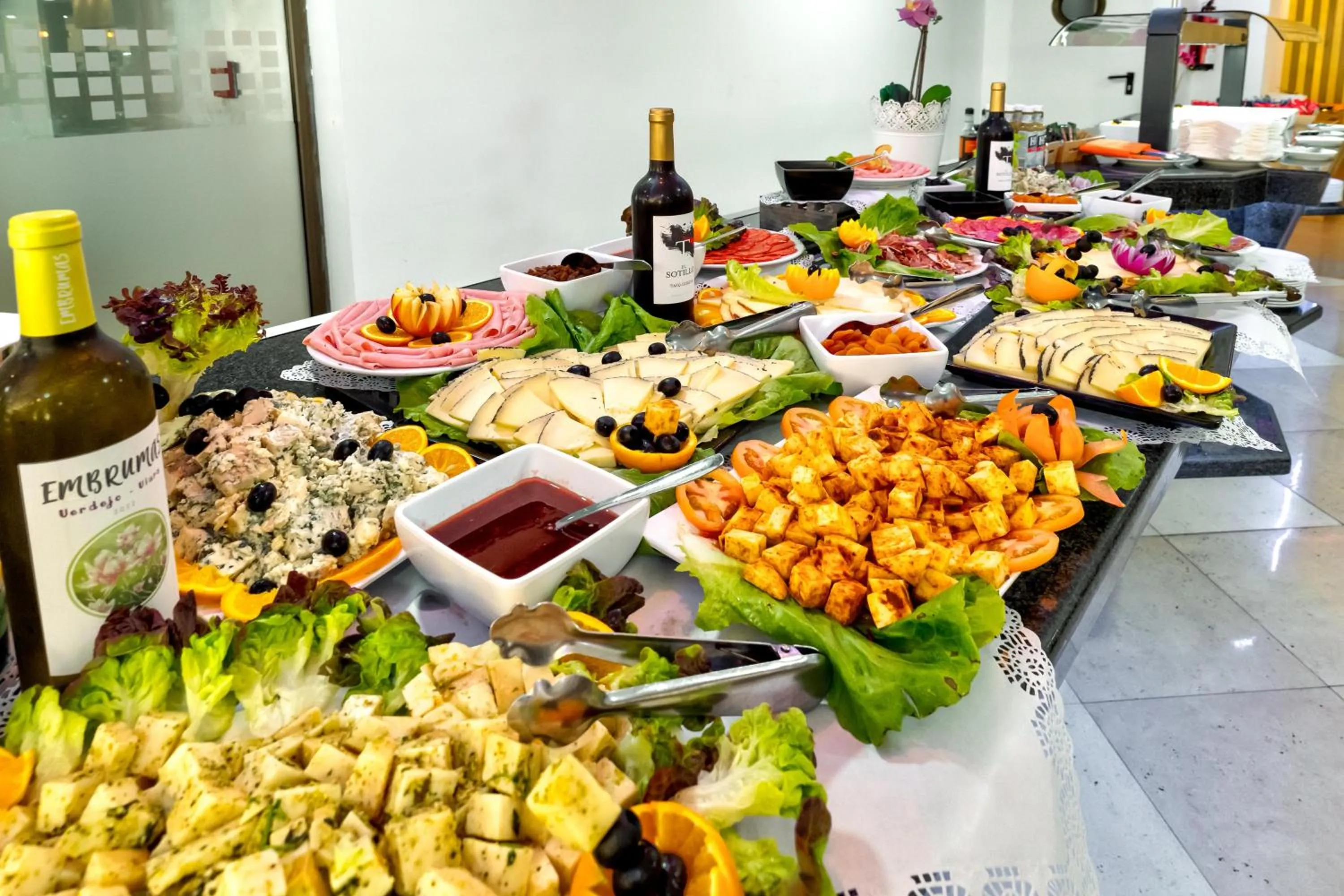 Restaurant/places to eat in Hotel Chatur Costa Caleta