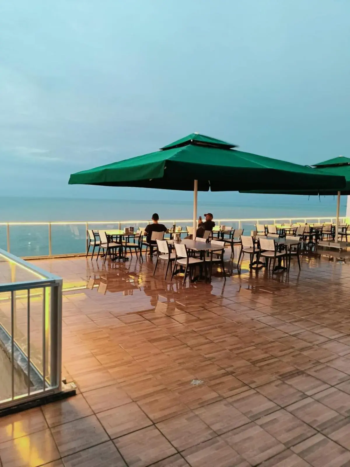 Restaurant/places to eat in The Marine Hotel Restaurant/places to eat in The Marine Hotel