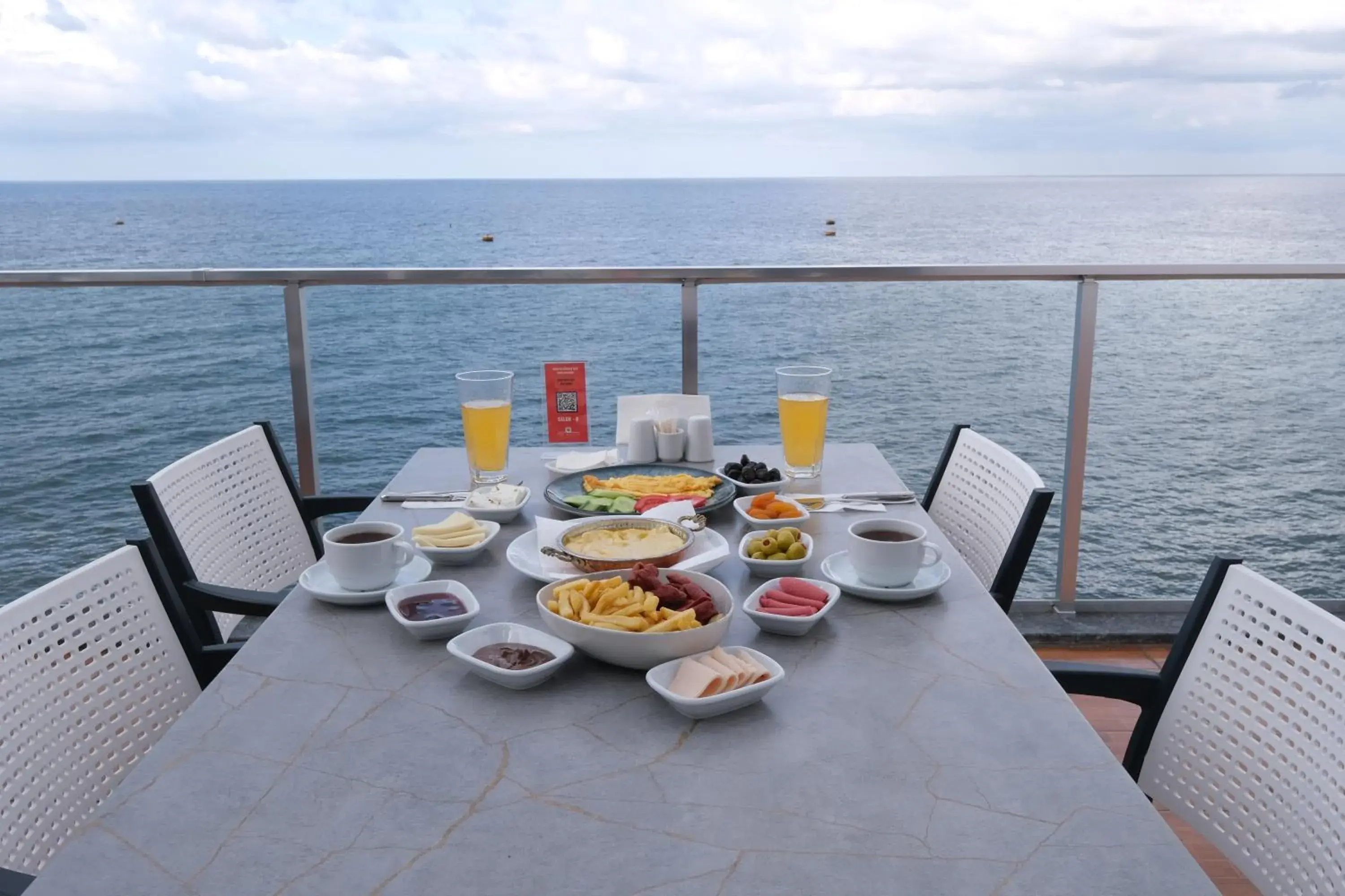 Restaurant/places to eat in The Marine Hotel Restaurant/places to eat in The Marine Hotel