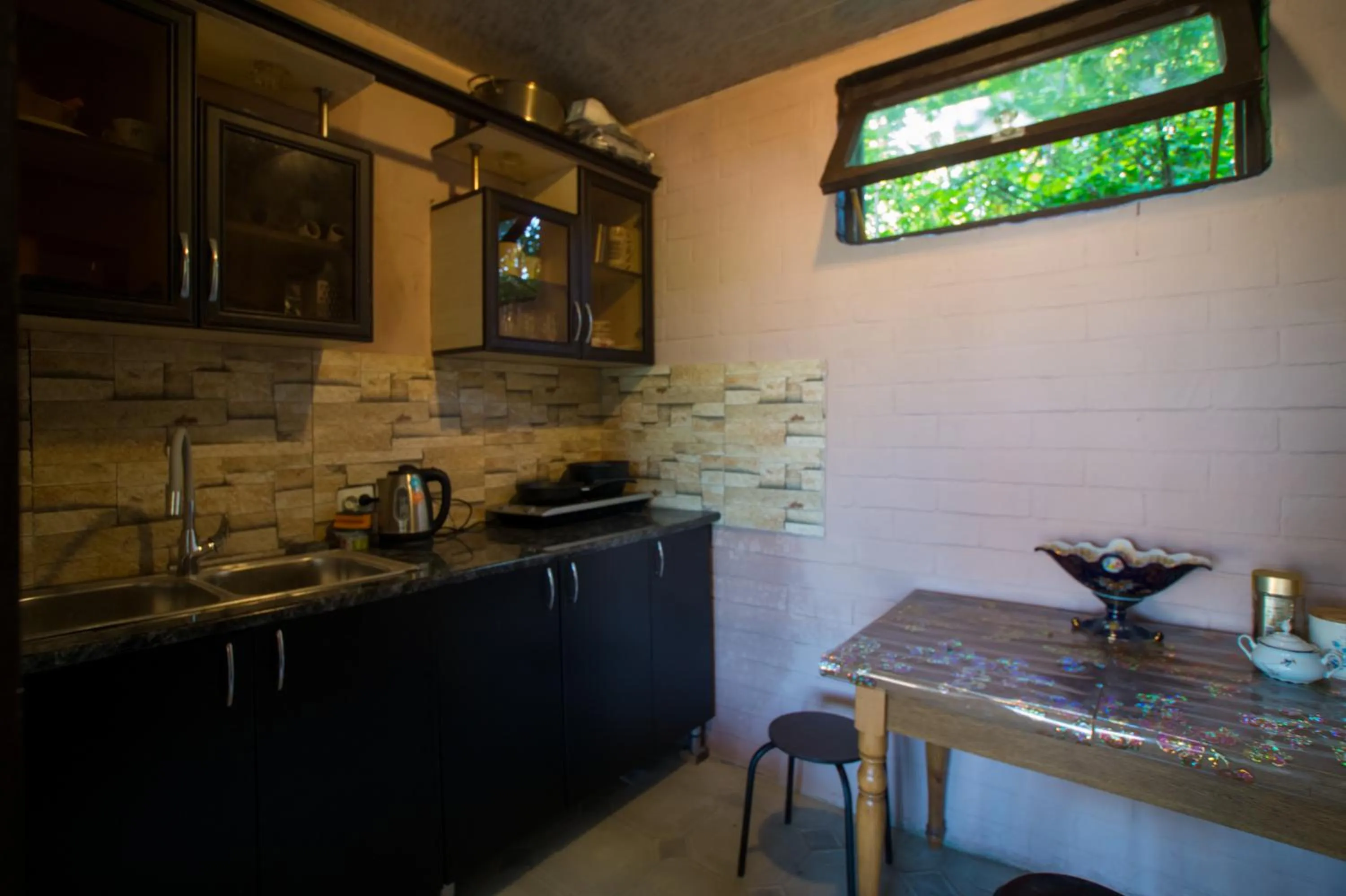 Communal kitchen in Bagrat Guest House