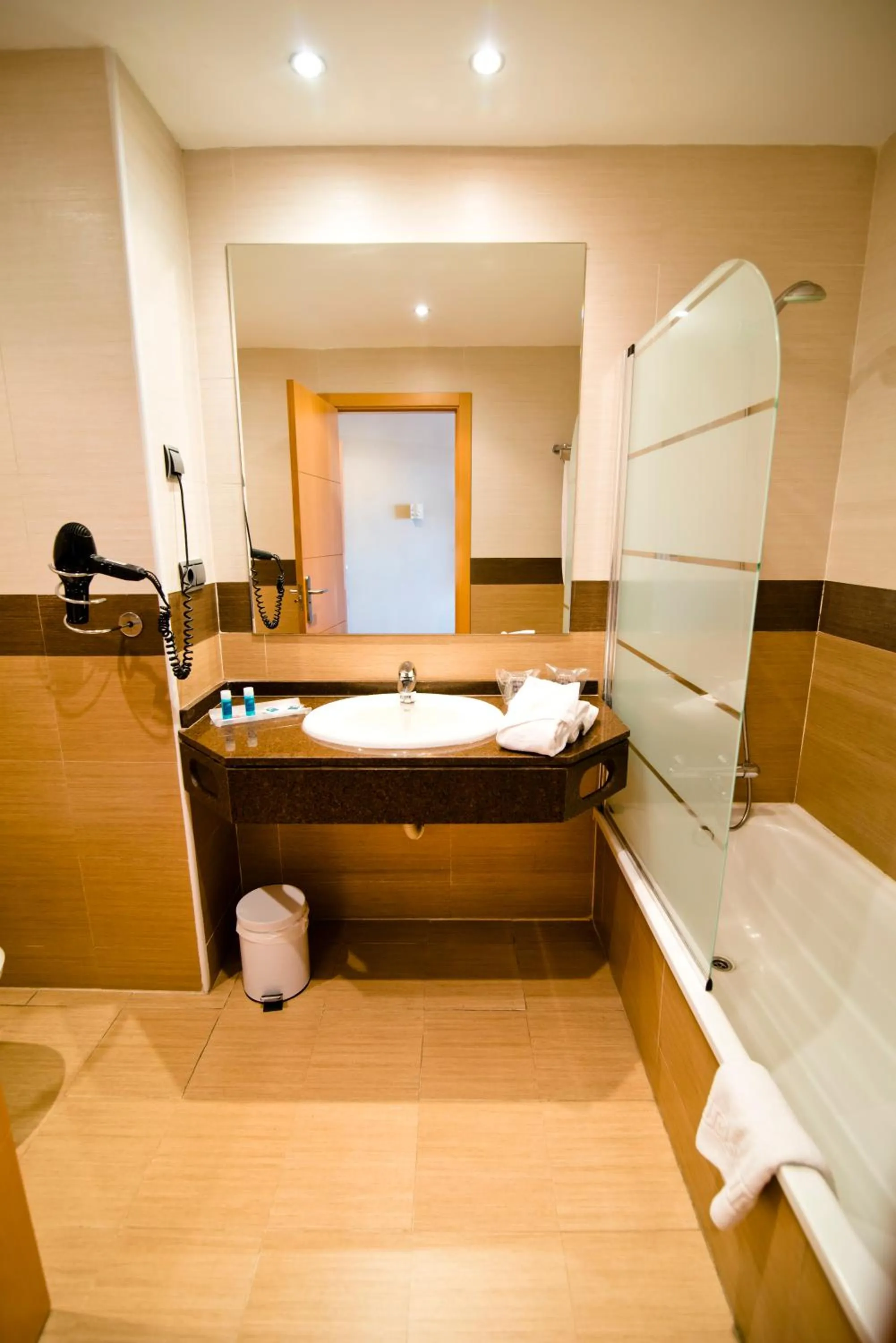 Bathroom, Bed in Bahía Almuñecar