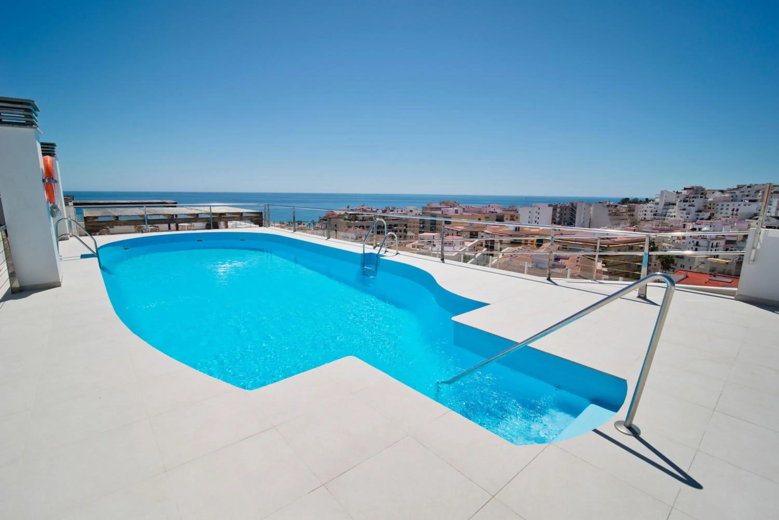 Swimming pool in Bahía Almuñecar Swimming pool in Bahía Almuñecar