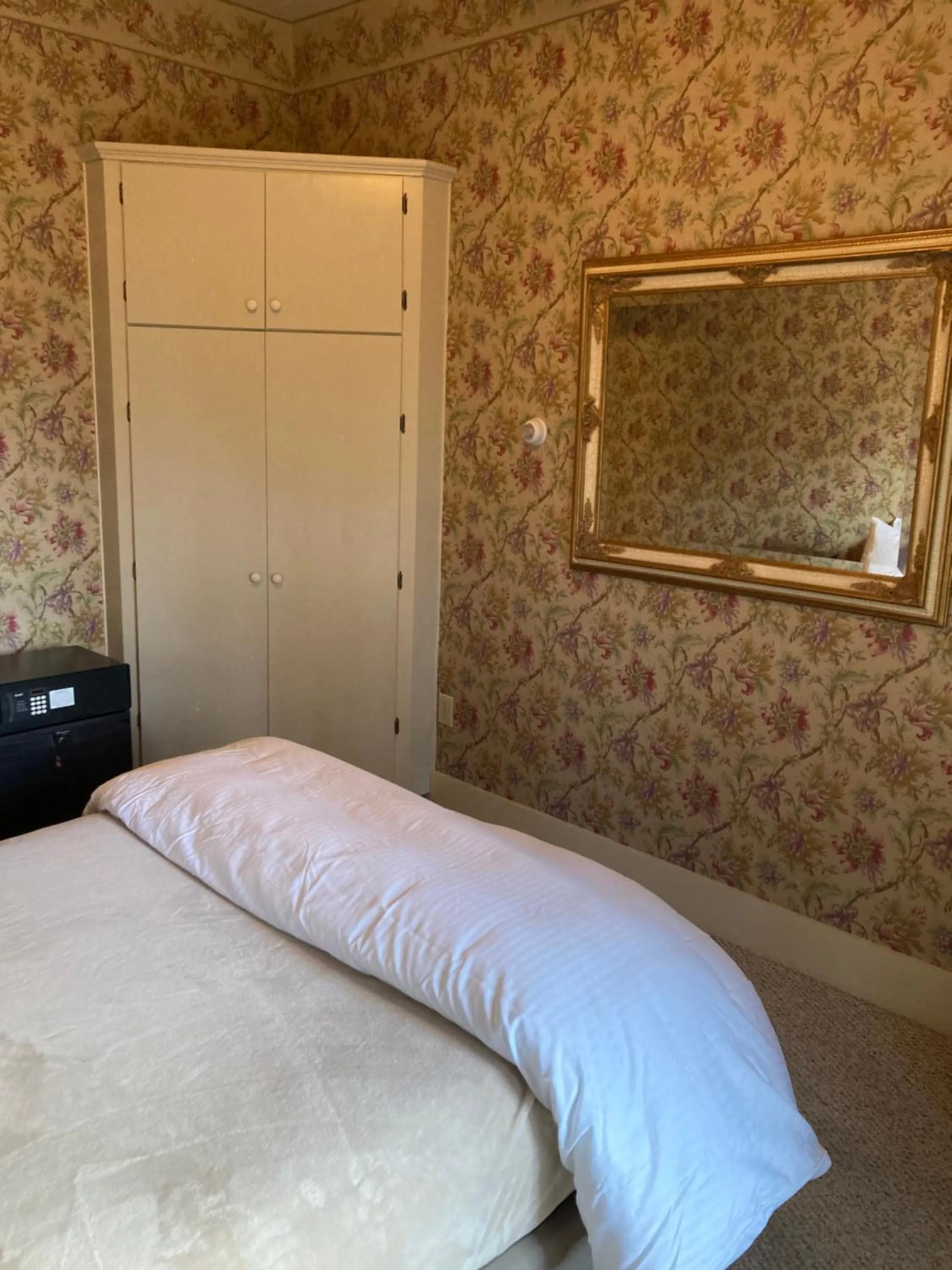 The Elizabeth Inn and Restaurant