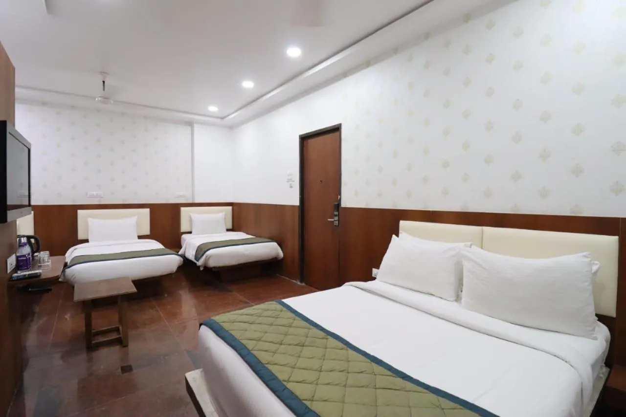 Bedroom, Bed in HOTEL CENTER POINT