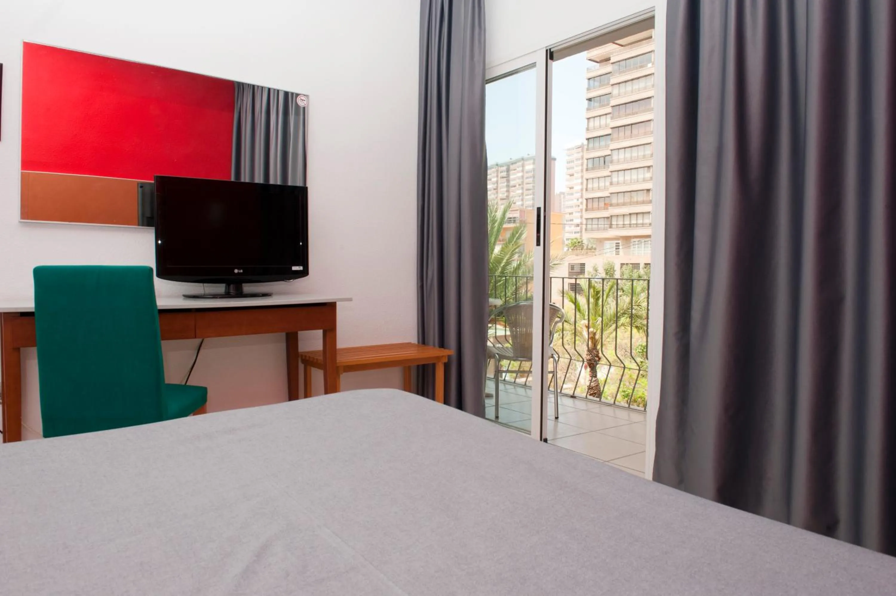 TV and multimedia, Bed in Hotel El Palmeral