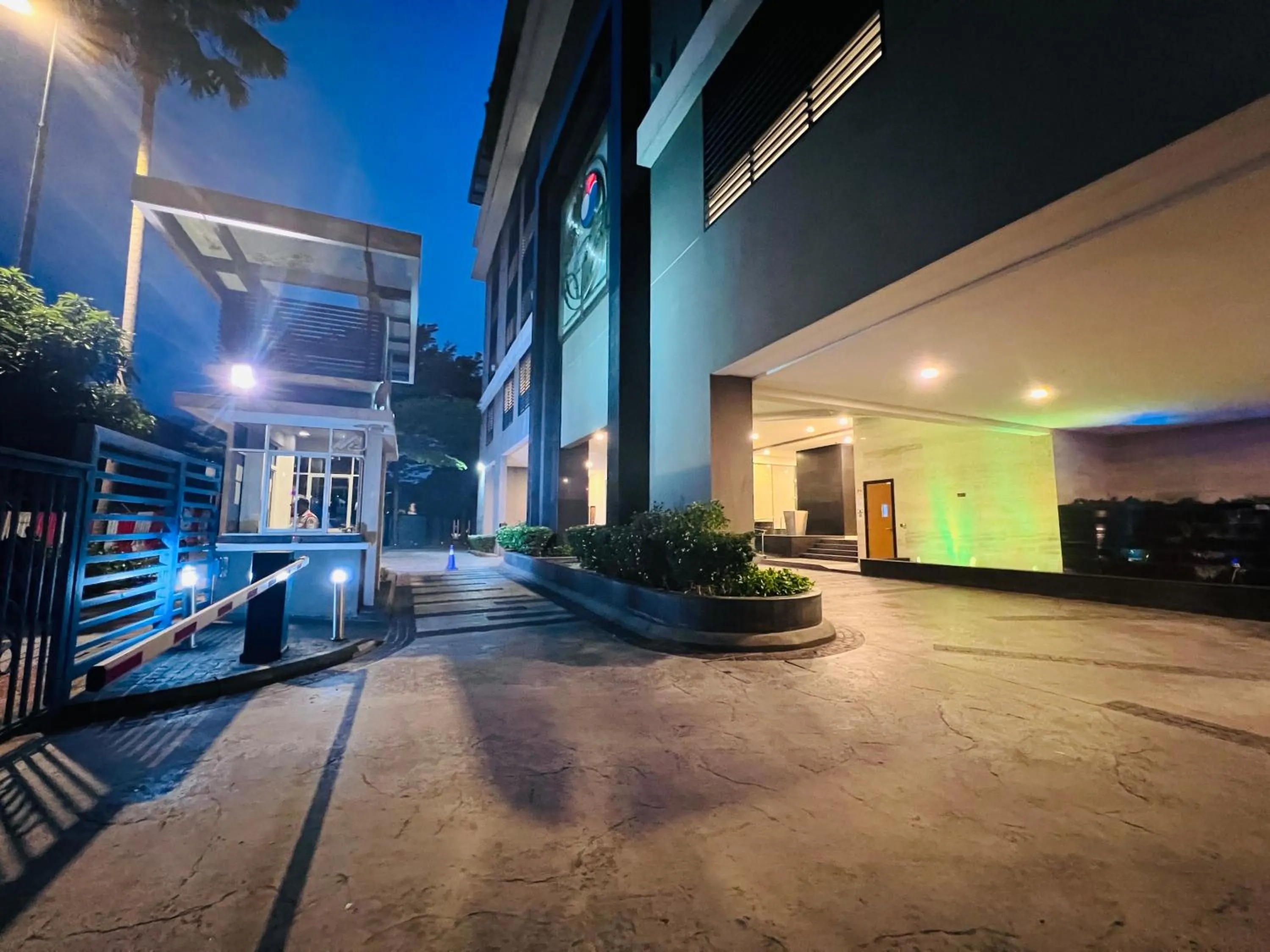 CozyHome Suites @ Casa Residency