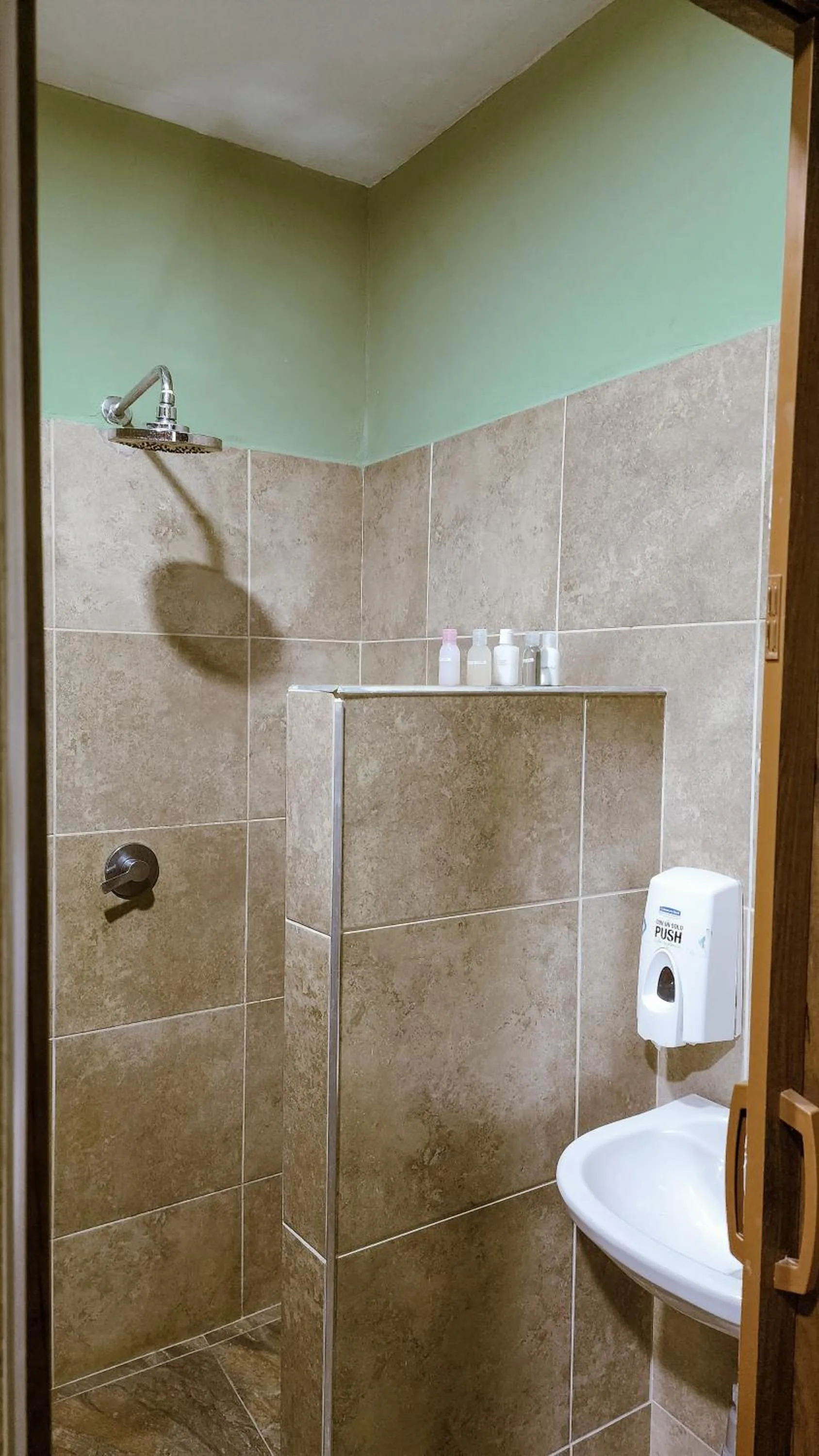 Shower in Tuki Hostel & Lounge