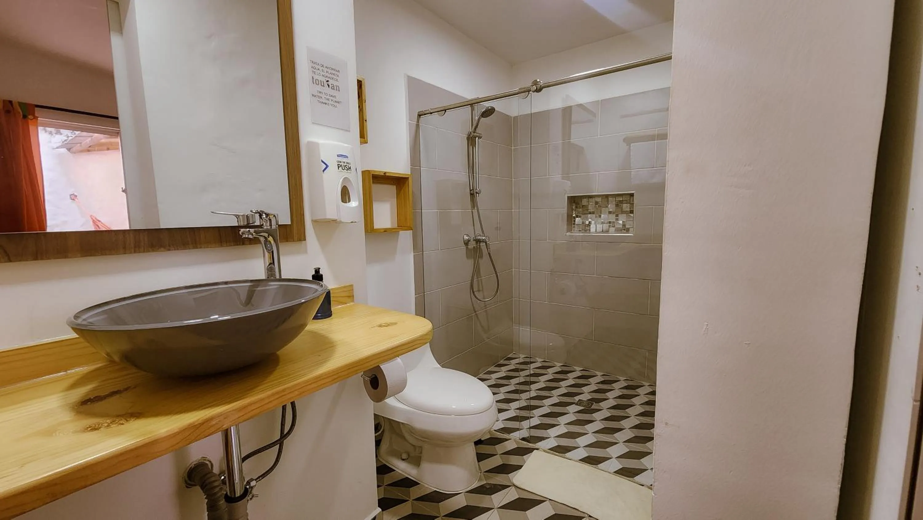 Shower in Tuki Hostel & Lounge