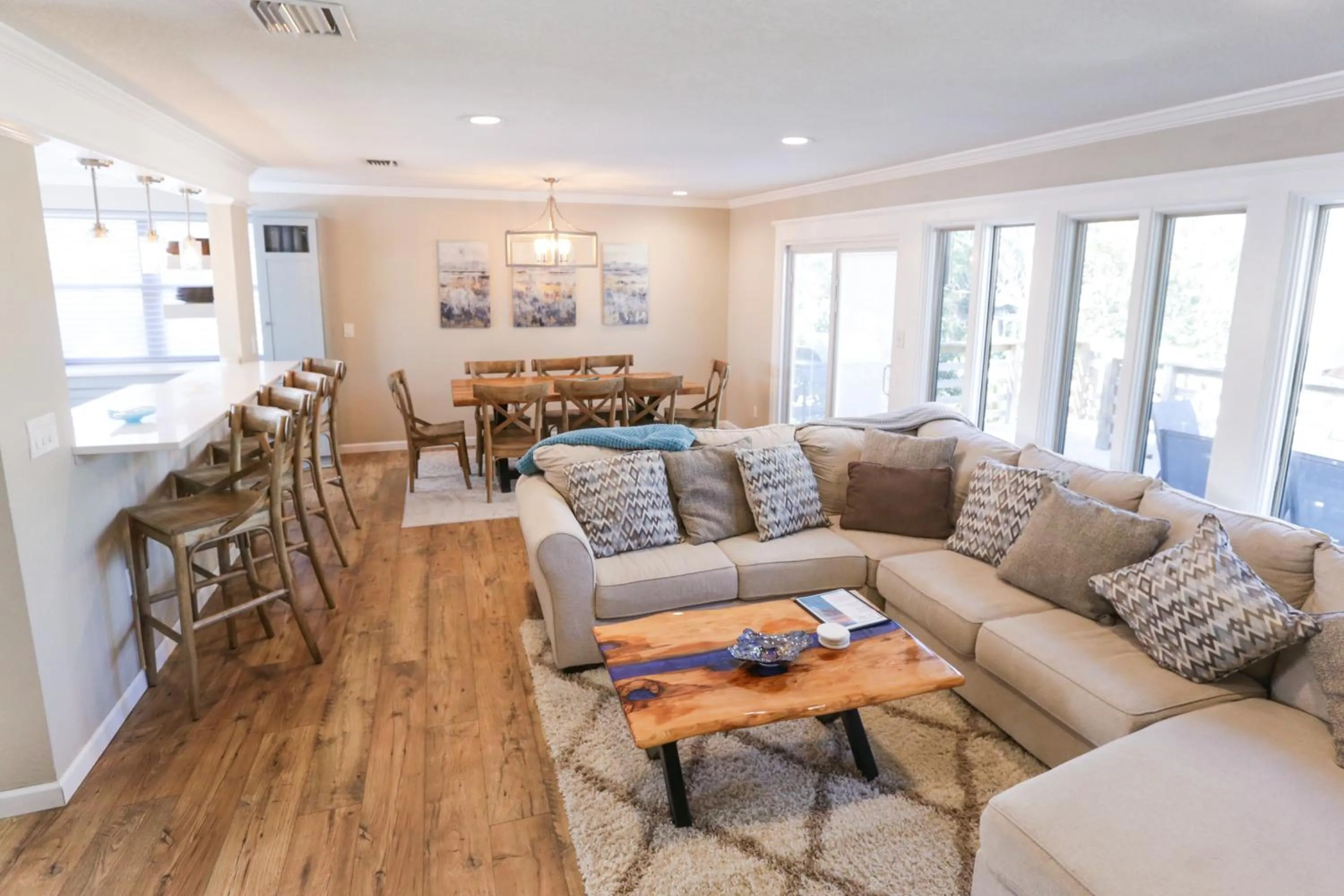 Living room in Pool & Hot Tub Home w Game Room! 1 Mile to Beach!