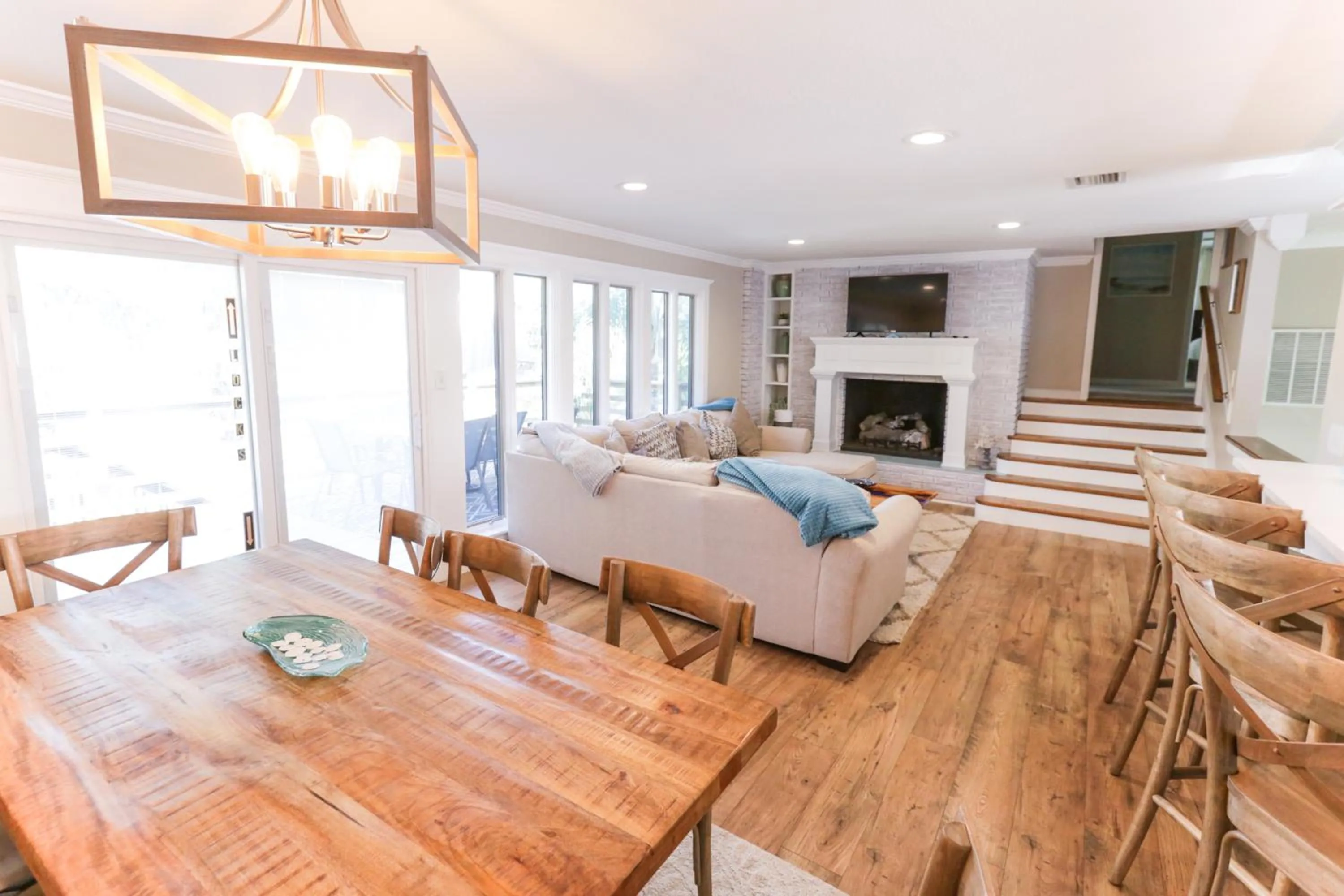 Living room in Pool & Hot Tub Home w Game Room! 1 Mile to Beach!