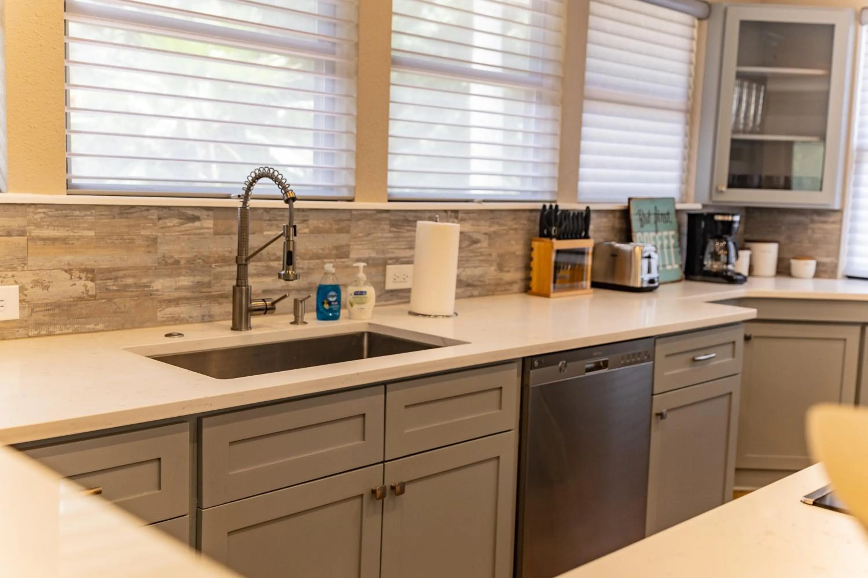 kitchen in Pool & Hot Tub Home w Game Room! 1 Mile to Beach!