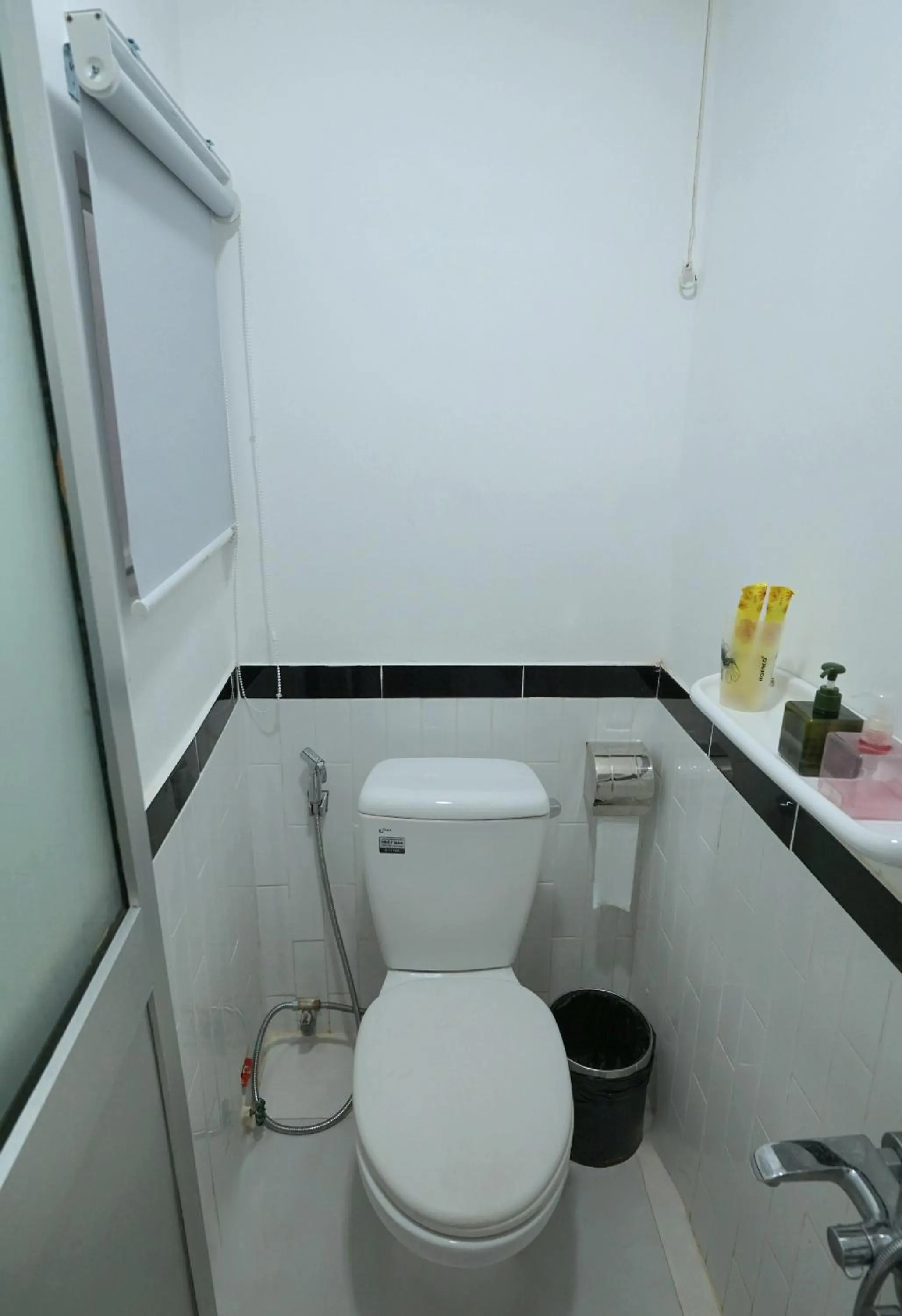 Toilet in Language Exchange Hotel 3