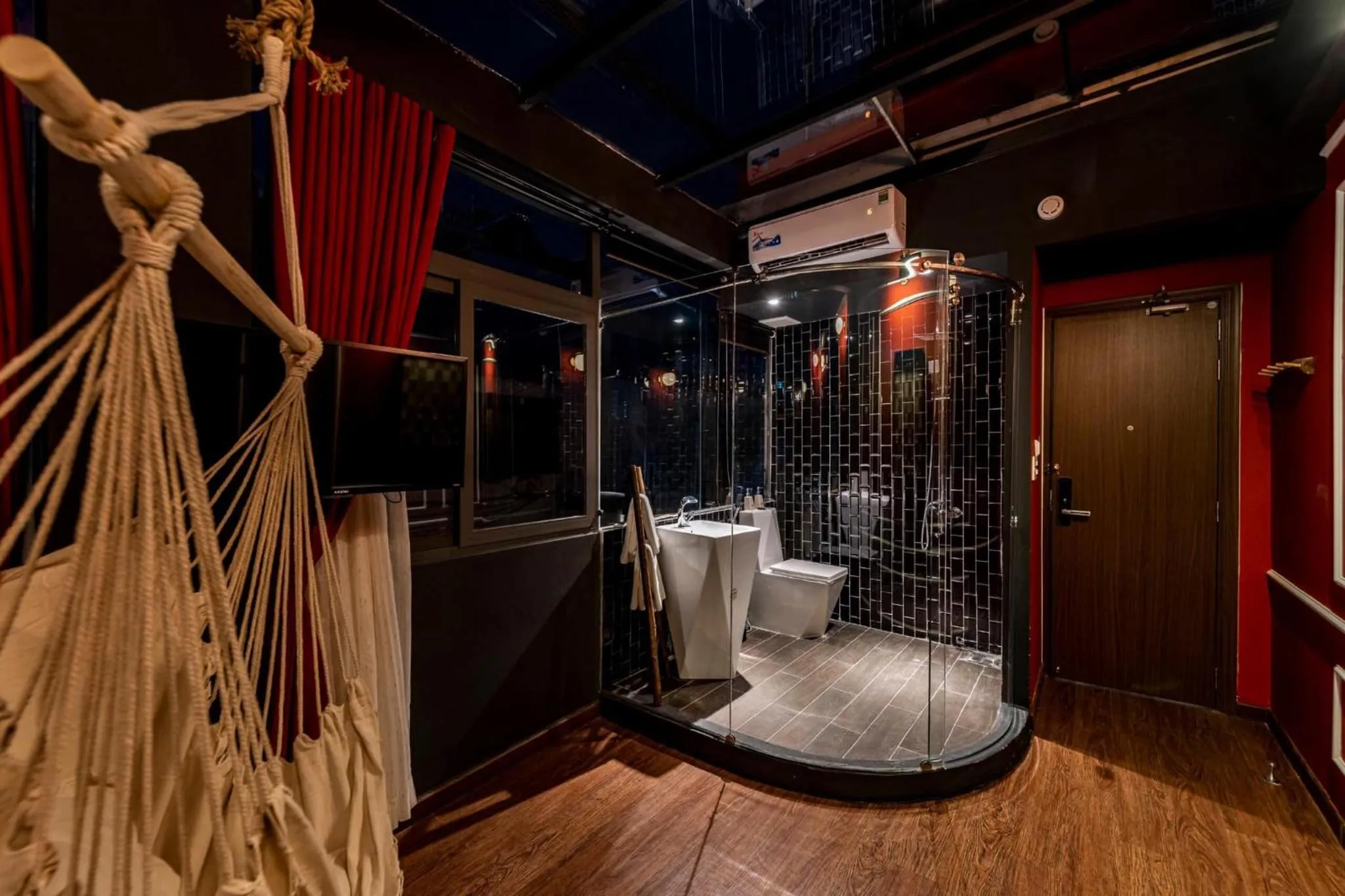 Property building in Language Exchange Hotel 3