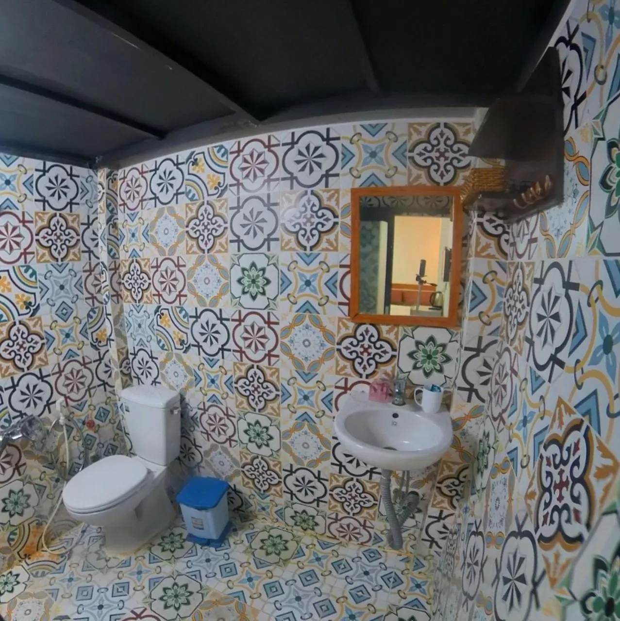 Shower in Language Exchange Hotel 3