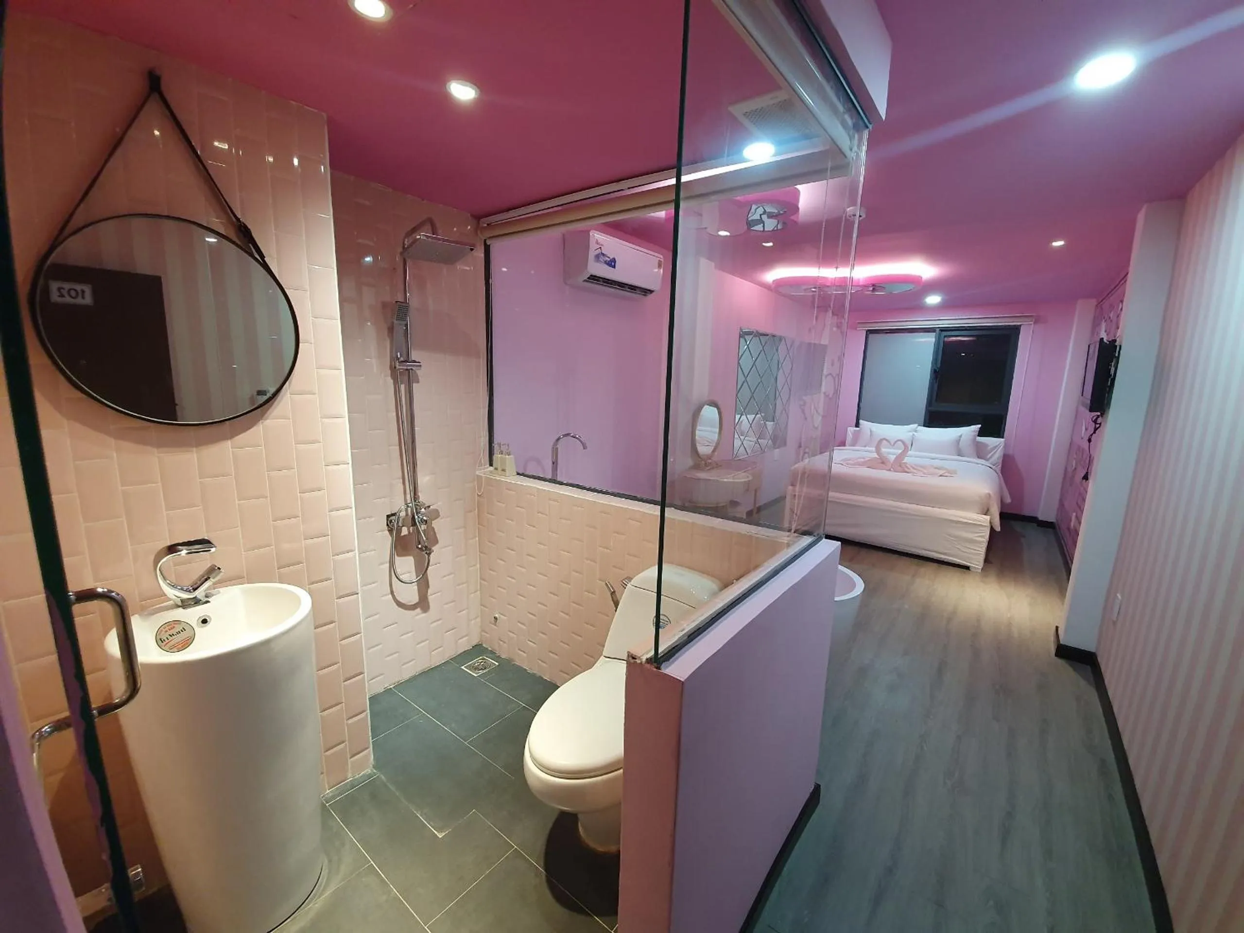 Toilet, Bed in Language Exchange Hotel 3