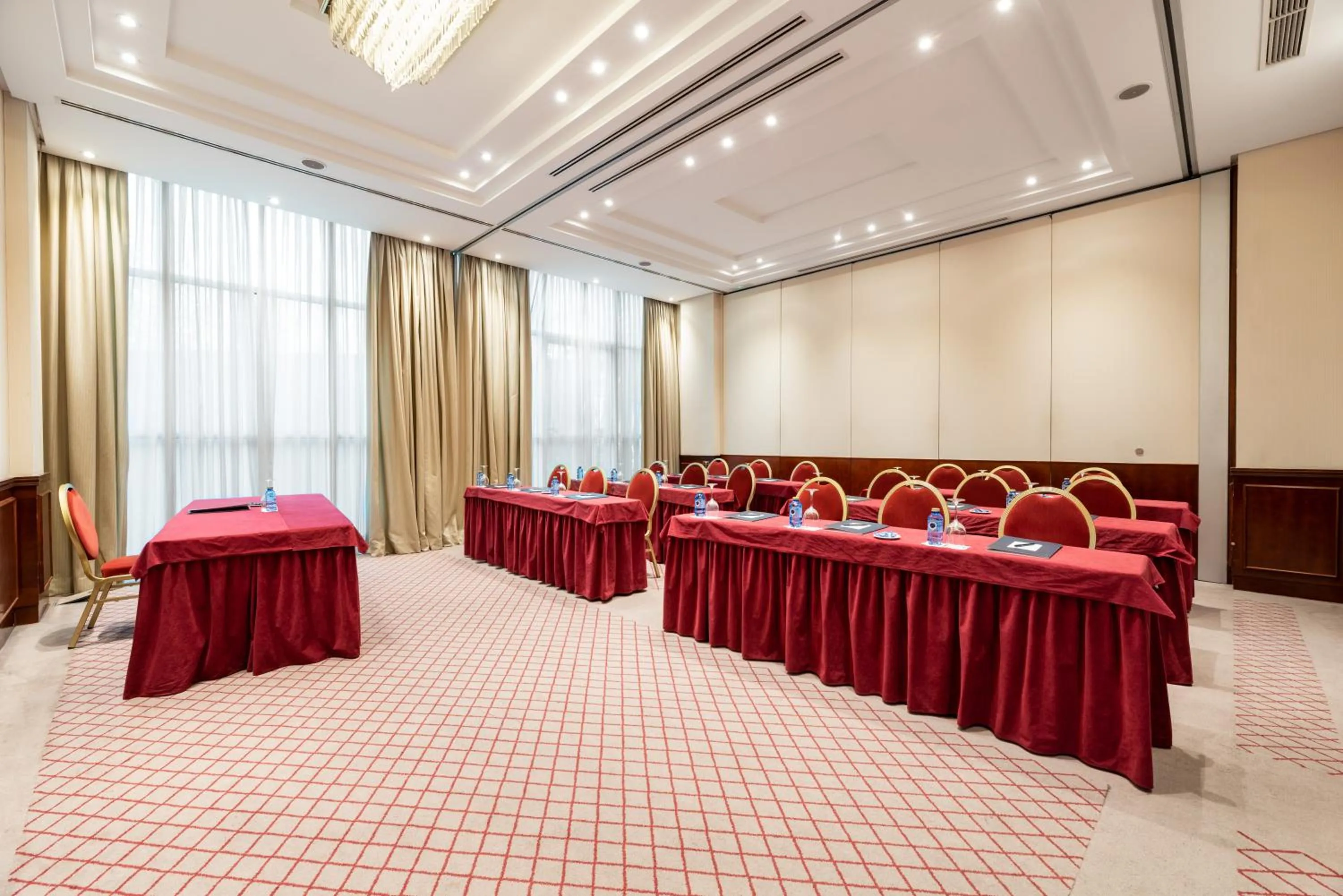 Meeting/conference room in Eurostars Gran Hotel Santiago
