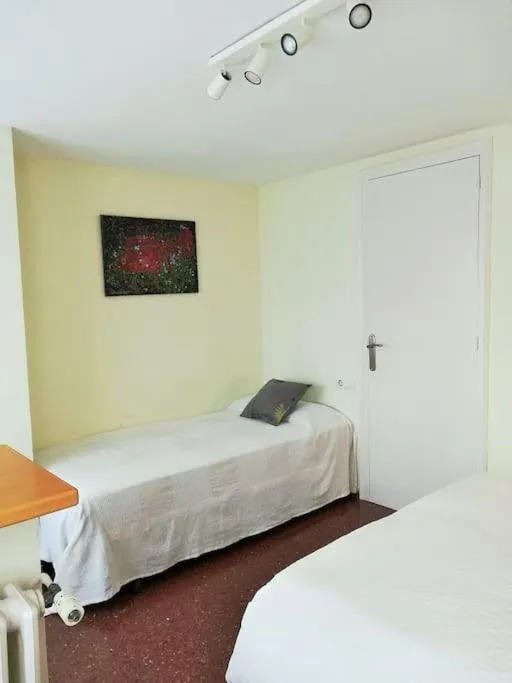 Bedroom, Bed in Apartamento Lina, a 20 metros de la playa