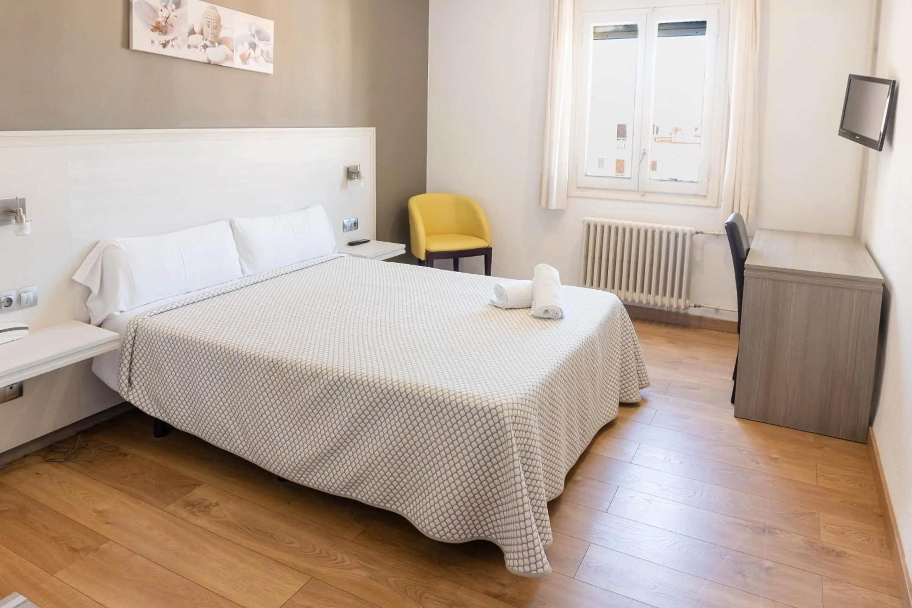 Bedroom, Bed in Hotel Planas