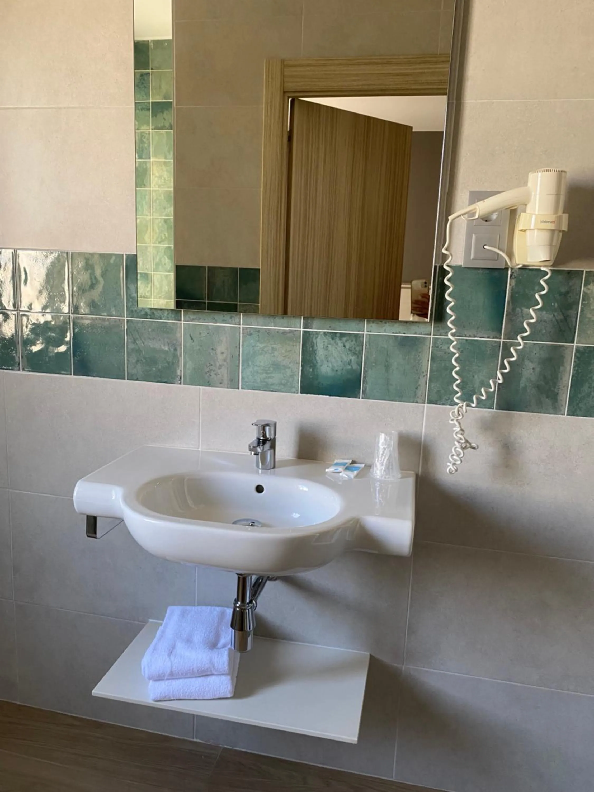 Bathroom in Hotel Planas