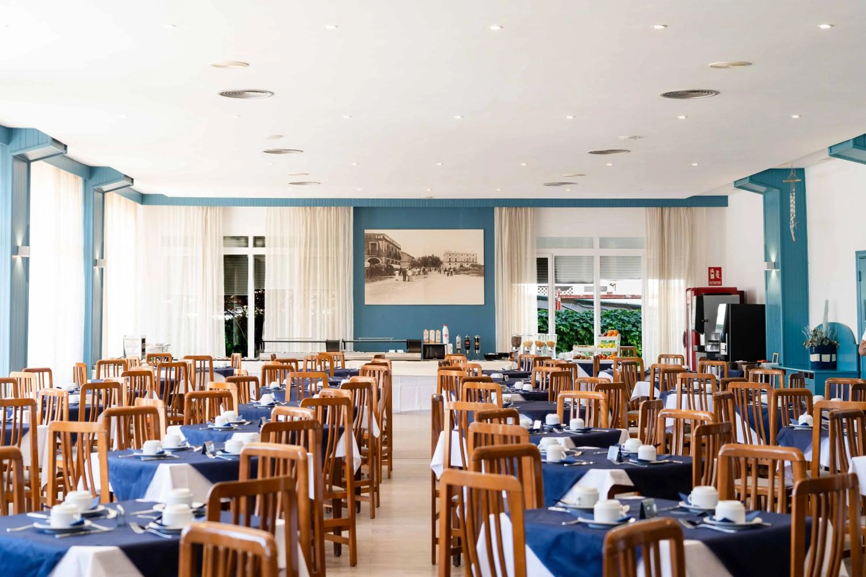 Restaurant/places to eat in Hotel Planas