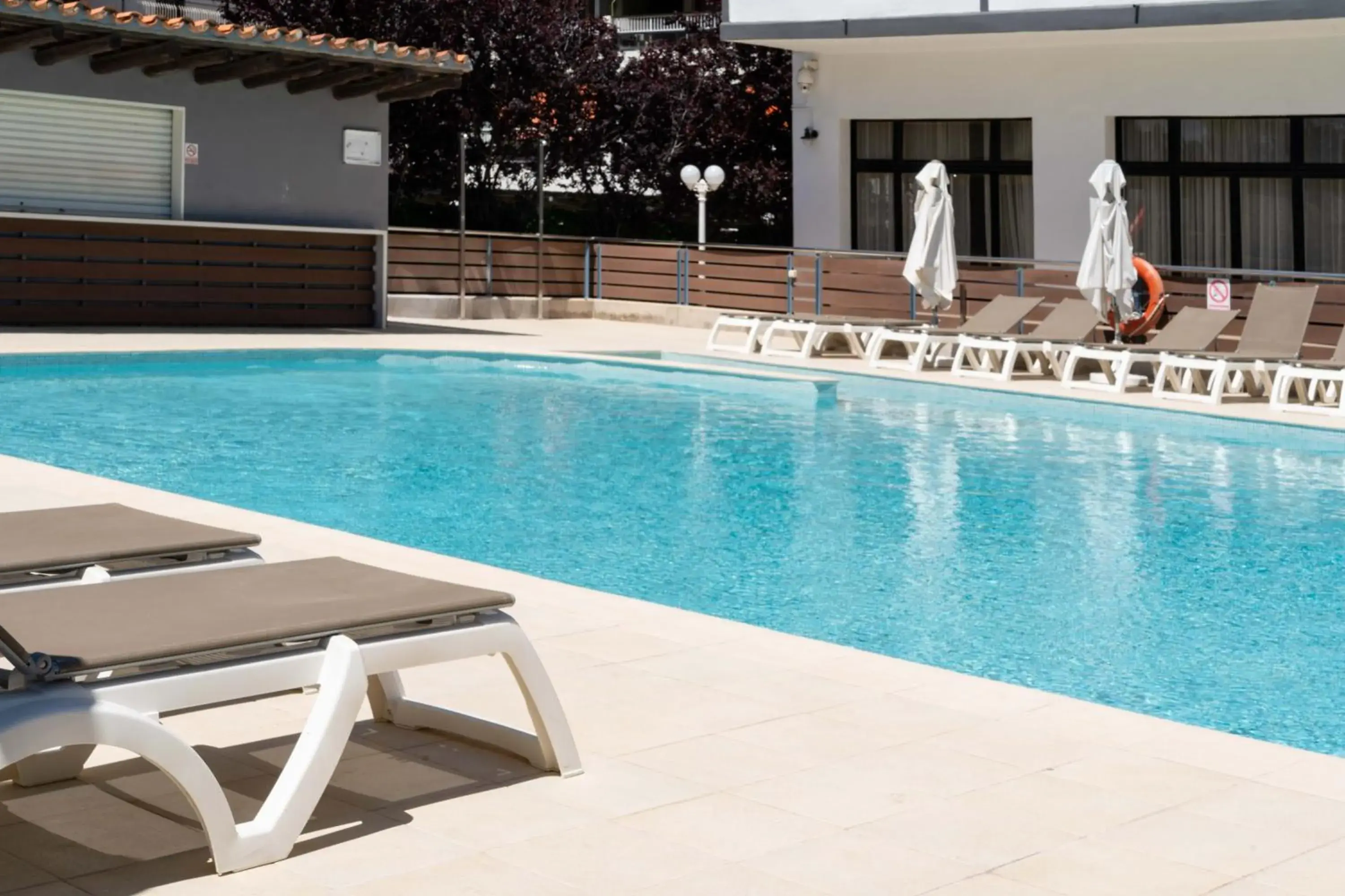 Swimming pool in Hotel Planas Swimming pool in Hotel Planas