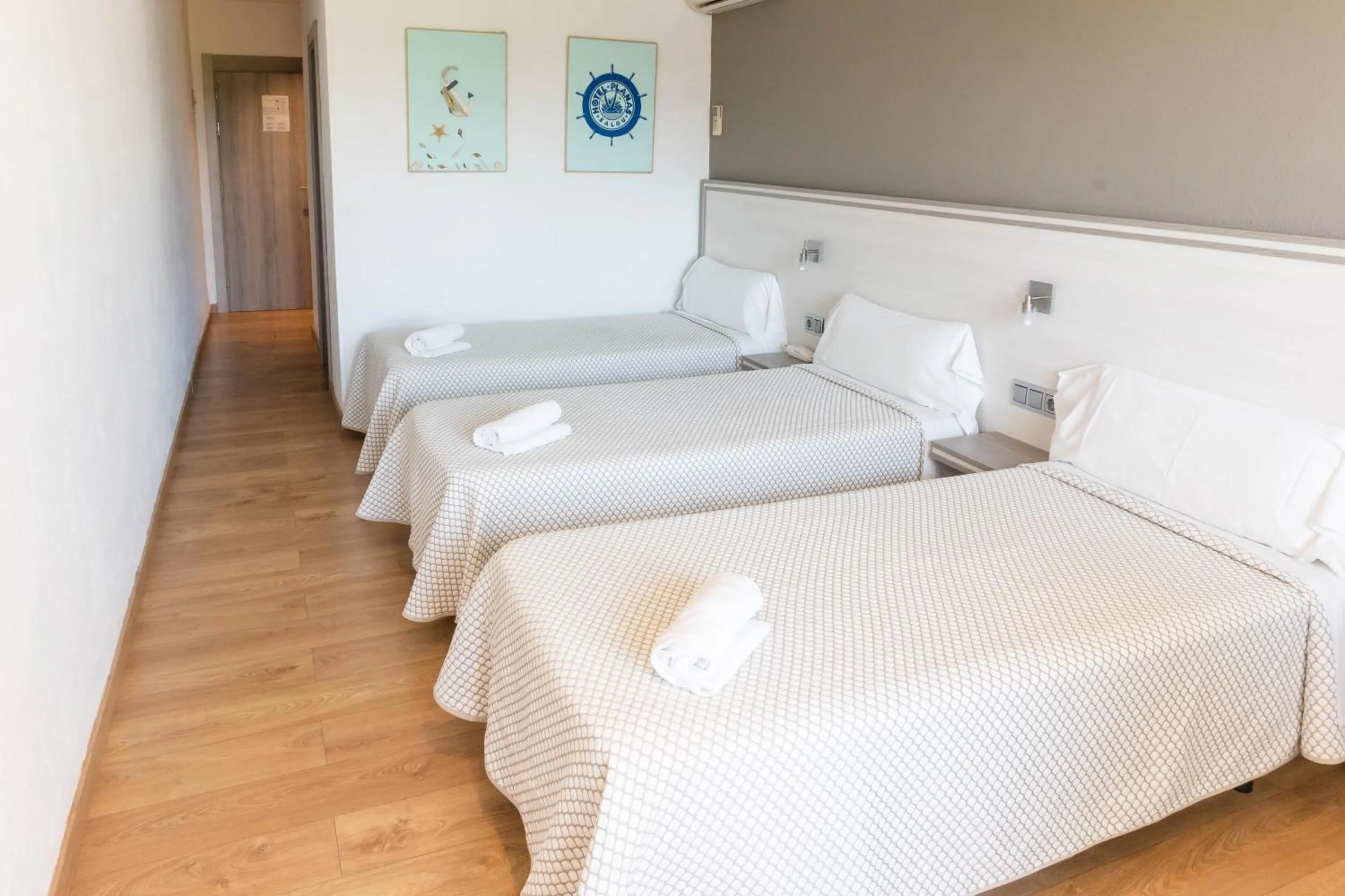 Bedroom, Bed in Hotel Planas