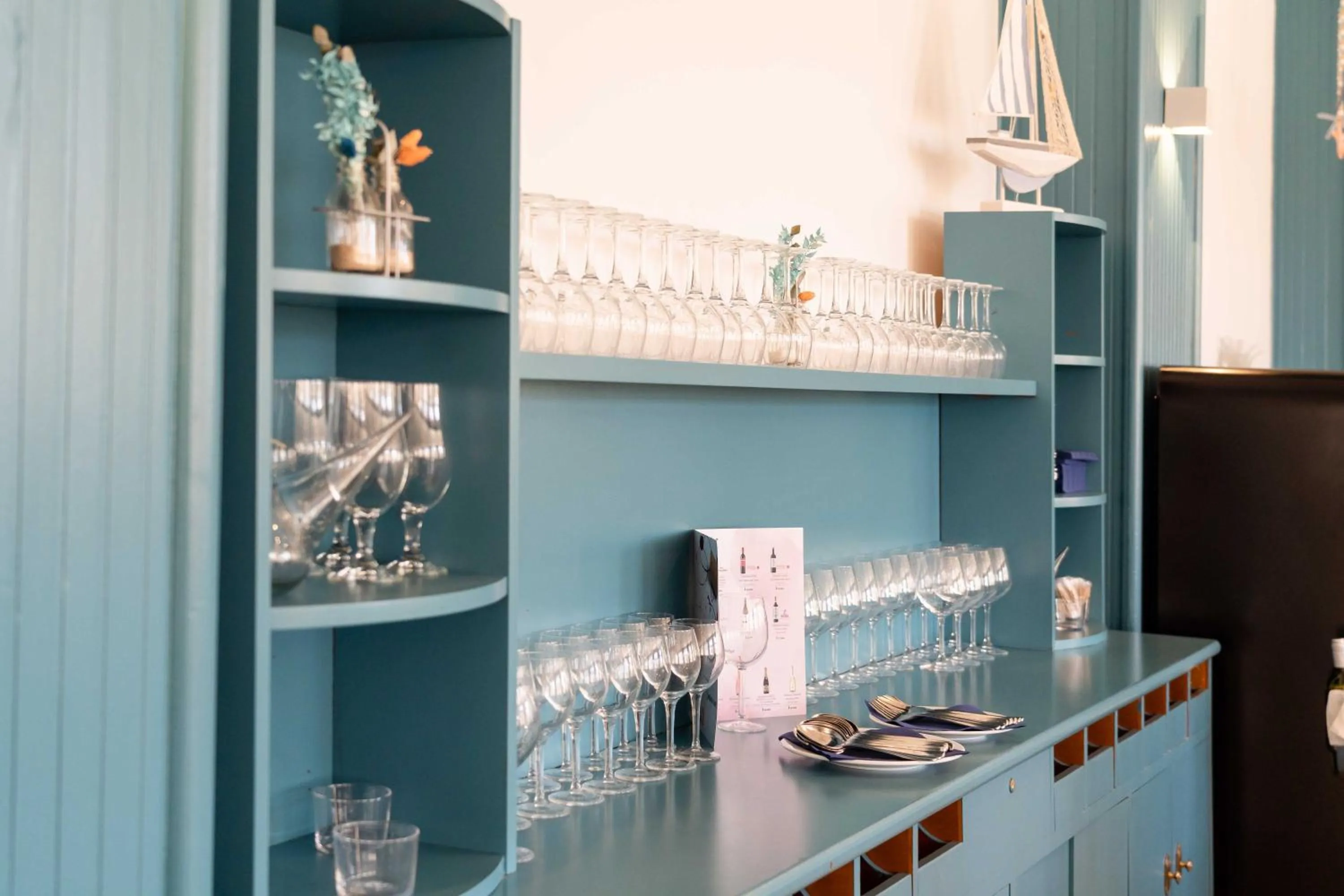 Restaurant/places to eat in Hotel Planas