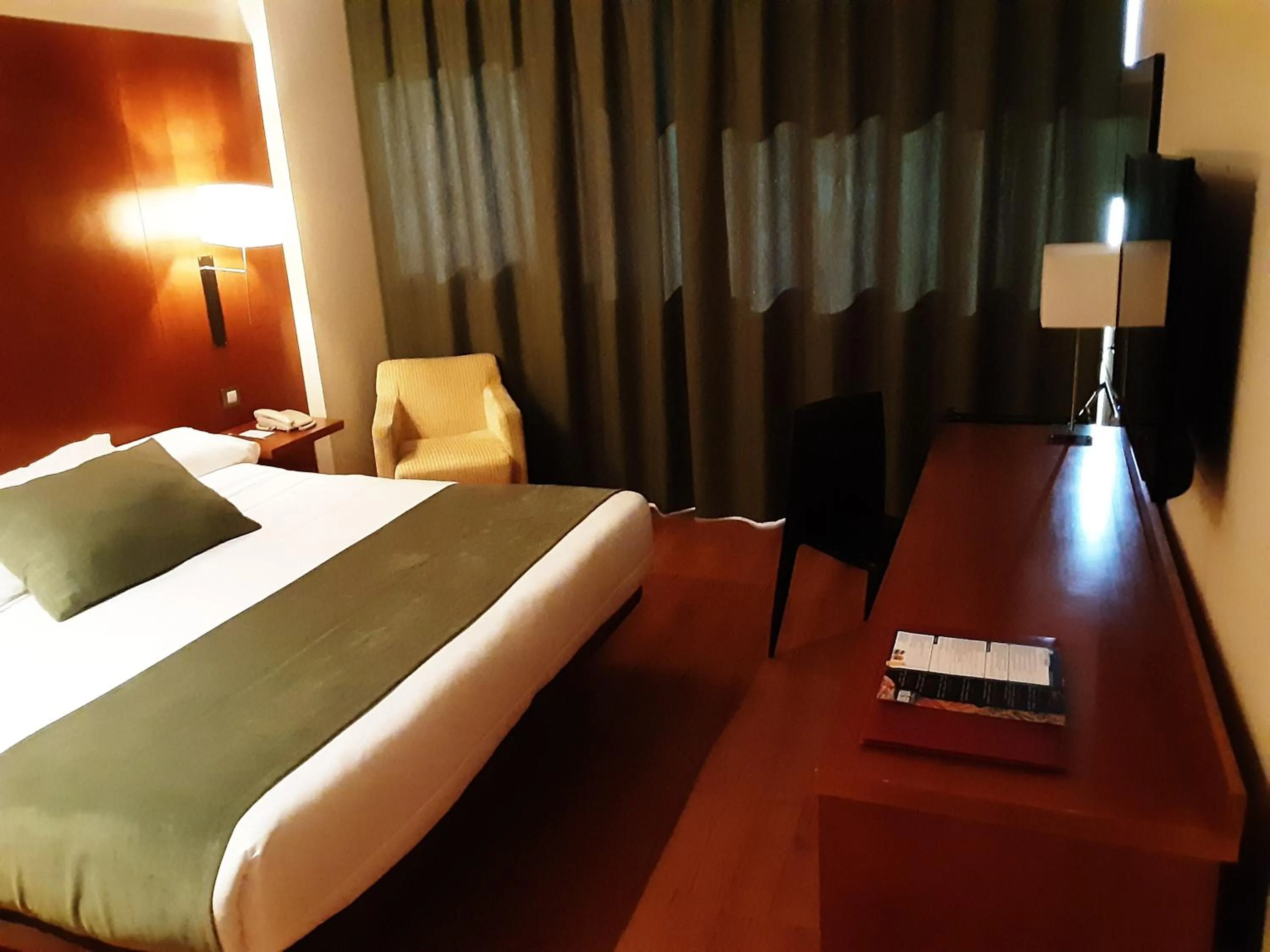 Photo of the whole room, Bed in Hotel Xon's Valencia