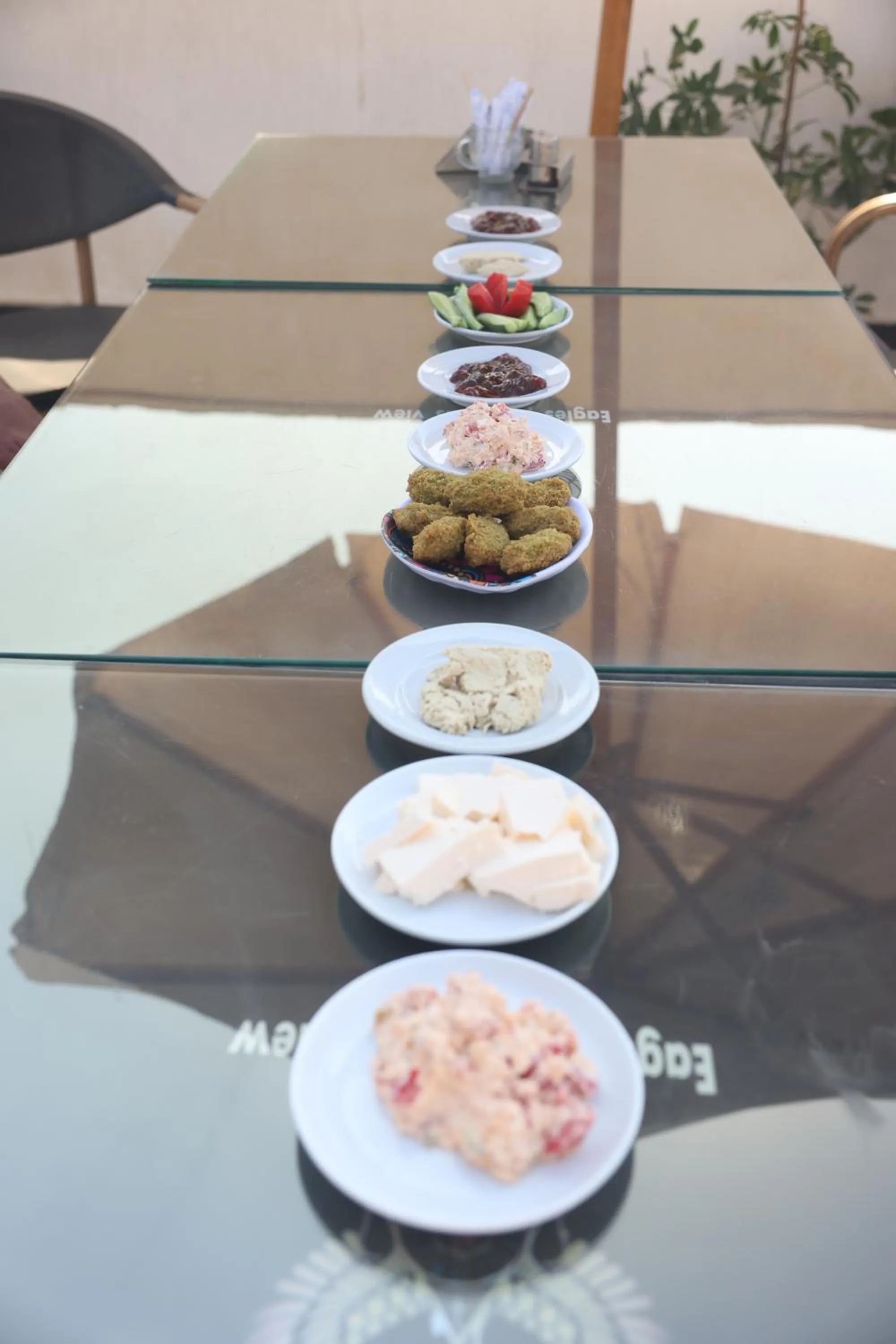 Food and drinks in Eagles Pyramids View