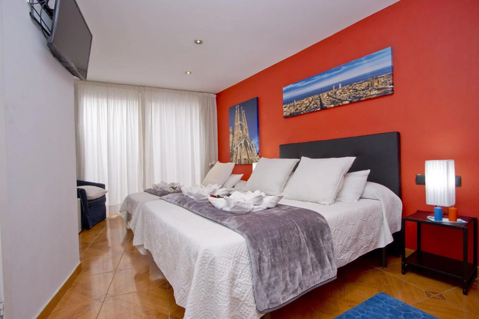 Bed in Barcelona City Centre Hostal