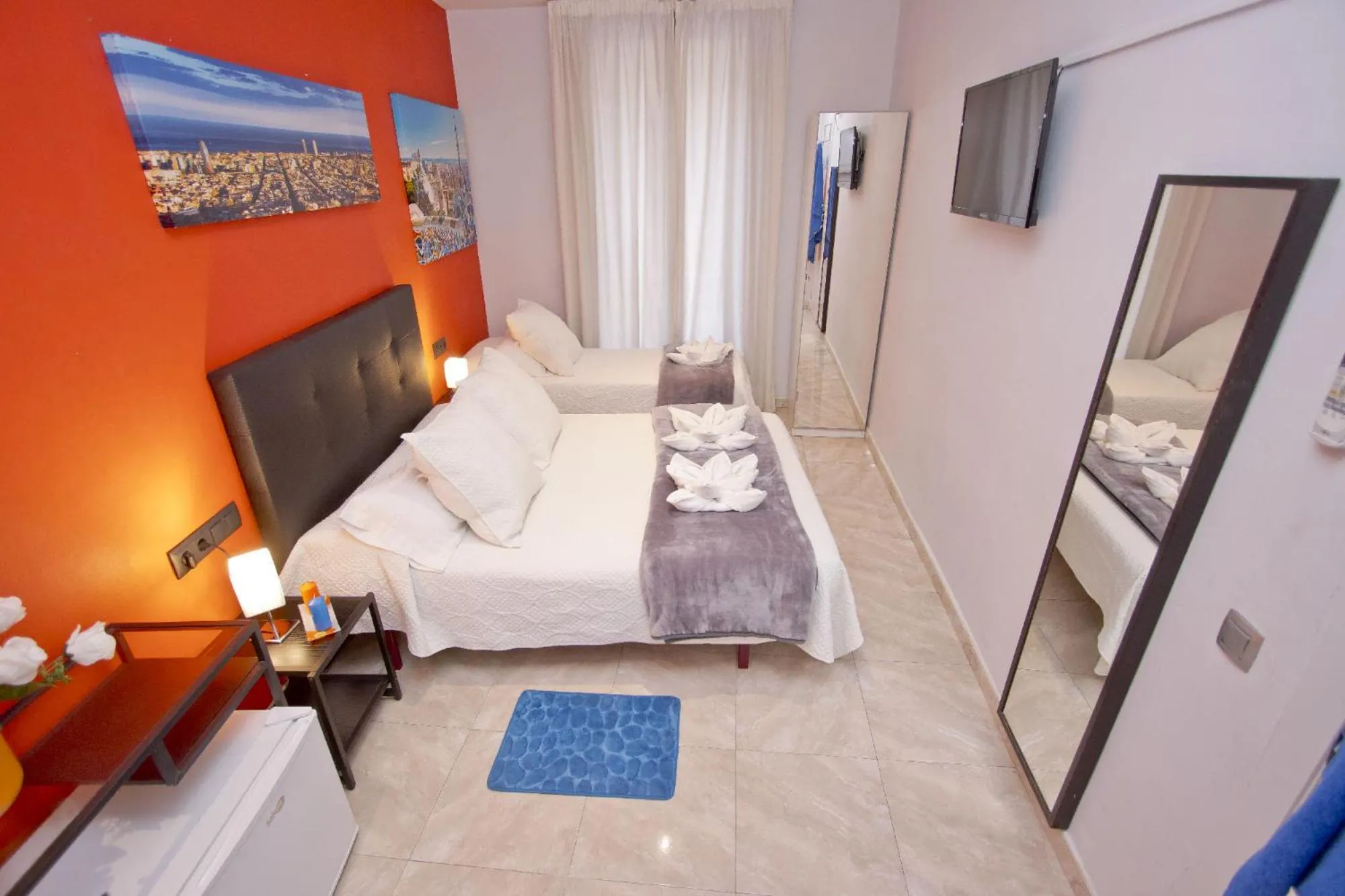 Bed in Barcelona City Centre Hostal