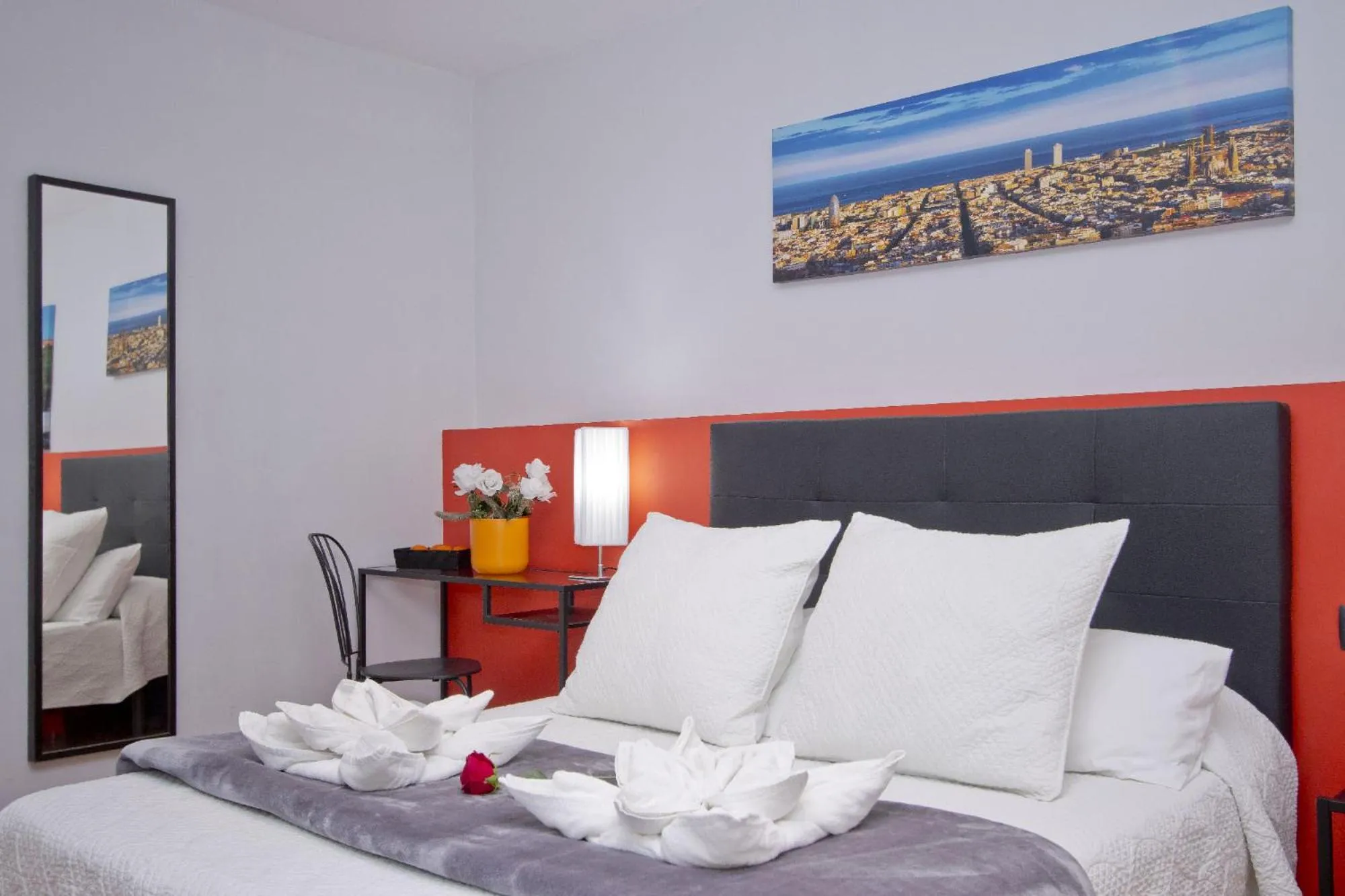 Bed in Barcelona City Centre Hostal