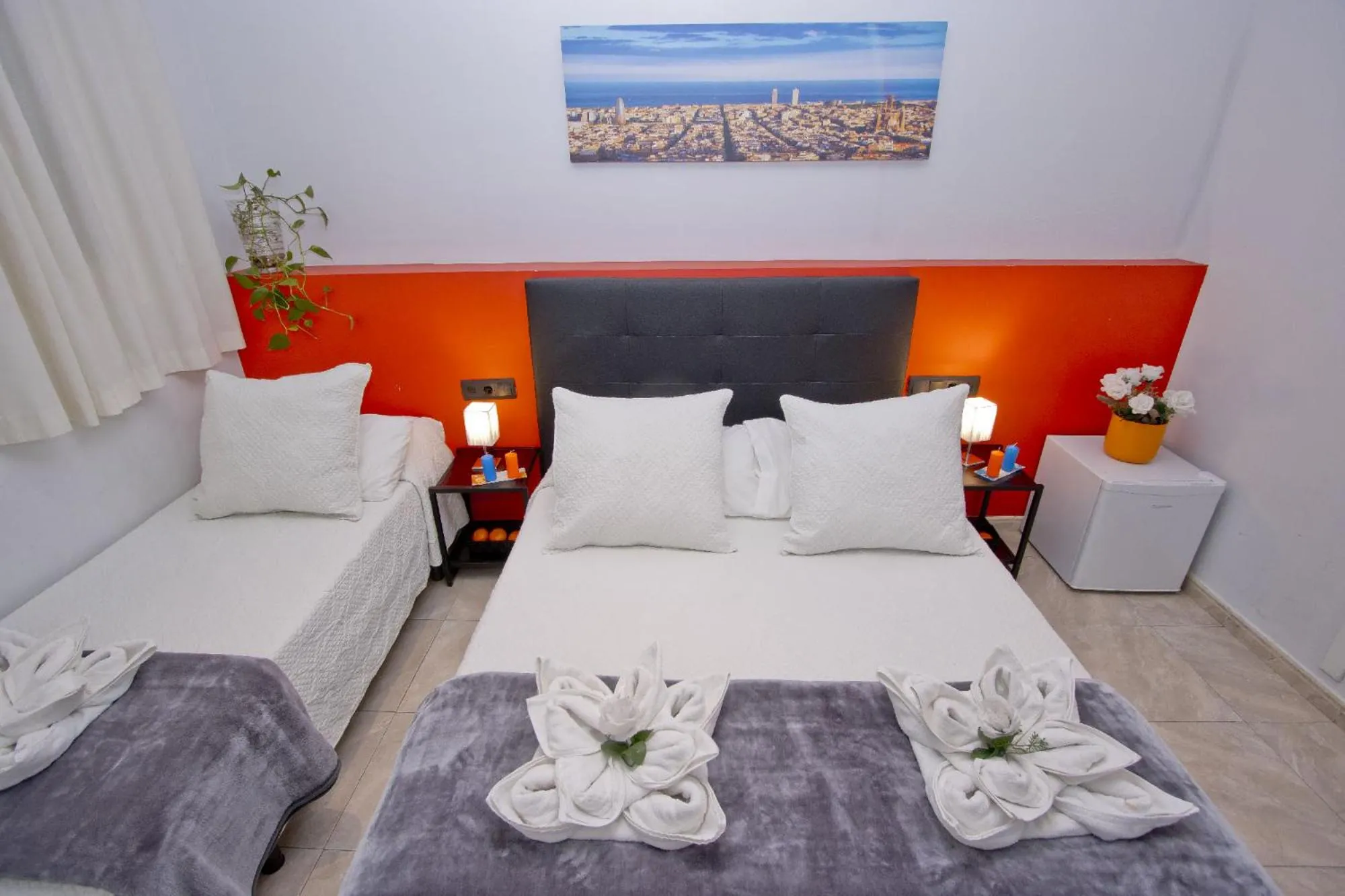 Bed in Barcelona City Centre Hostal